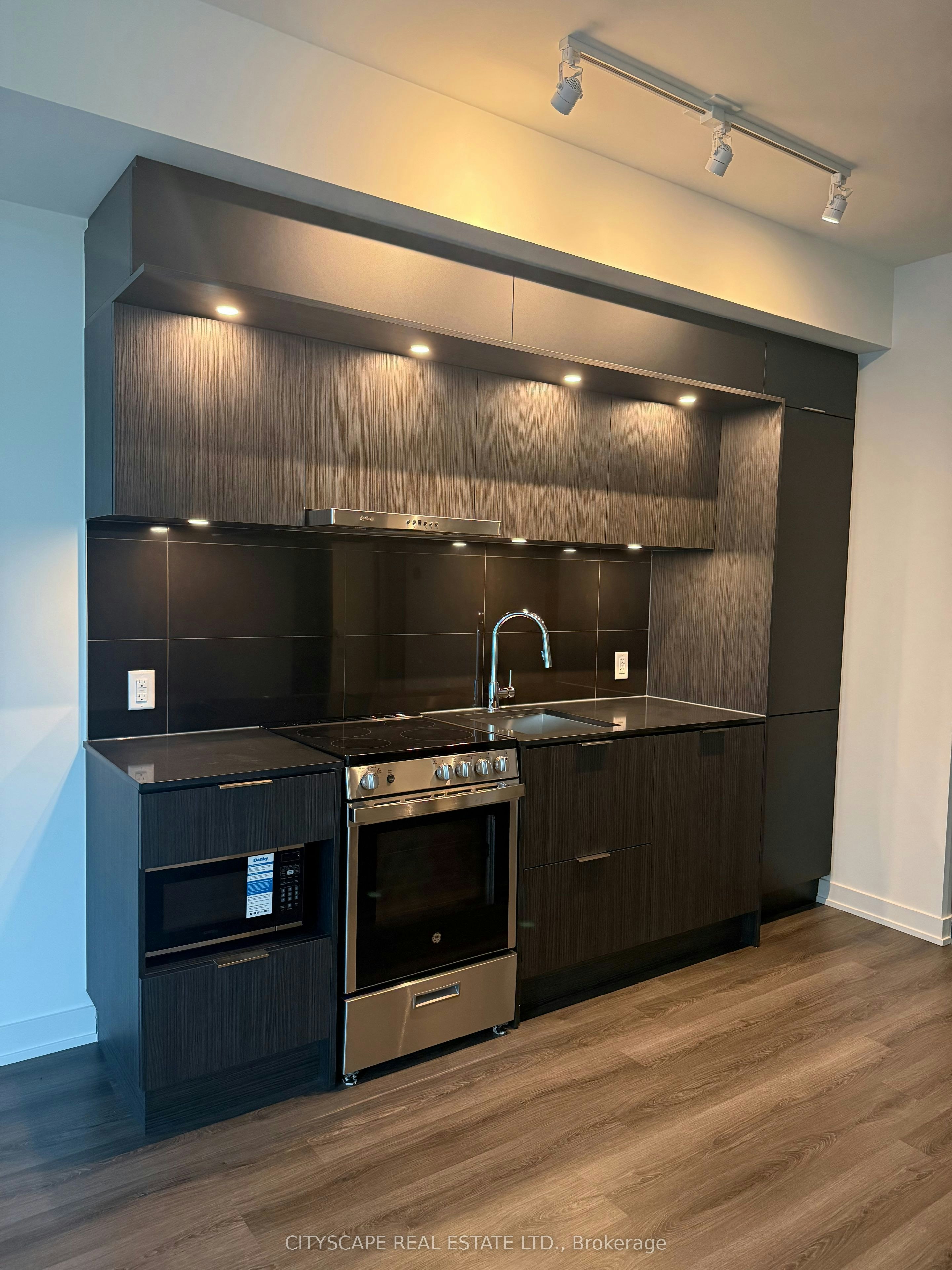 602-448 Burnhamthorpe Road W, Mississauga, ON, L5B 0R4 - 7