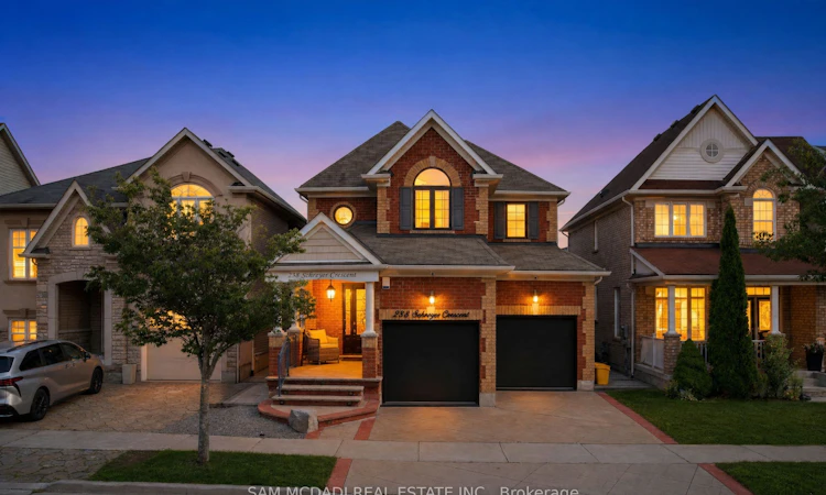 238 Schreyer Crescent
