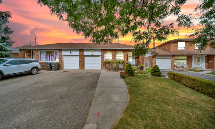 62 Marchbank Crescent
