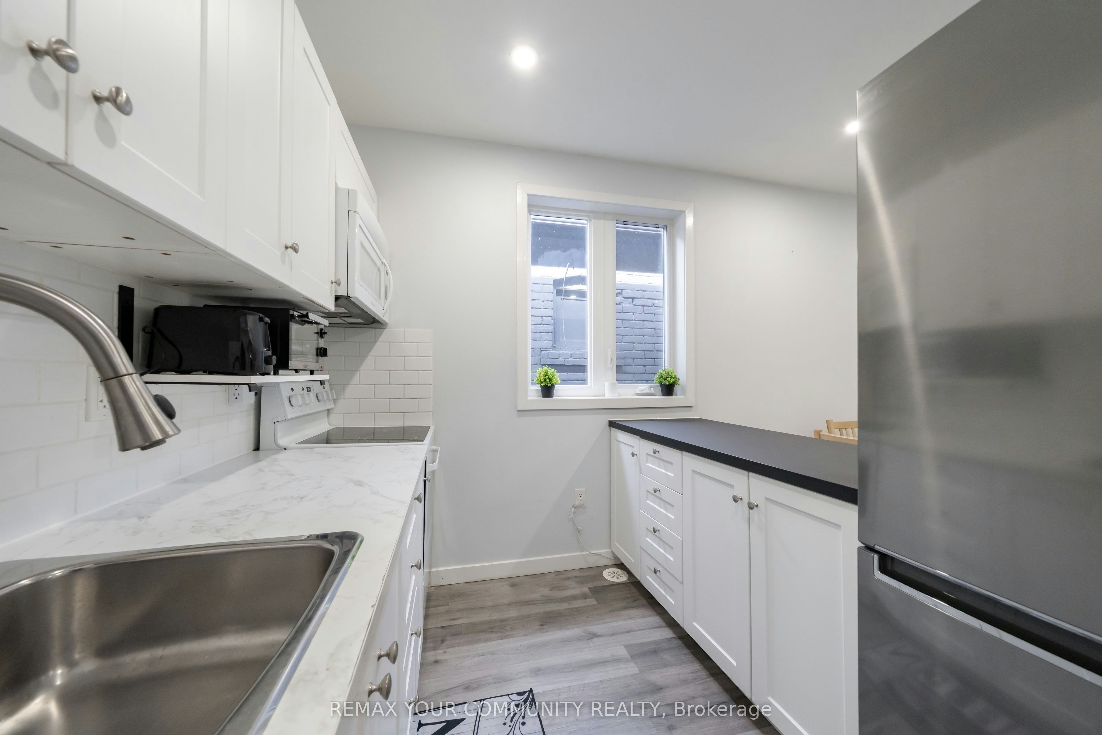 Main-50 Brownville Avenue, Toronto, ON, M6N 4L3 - 9