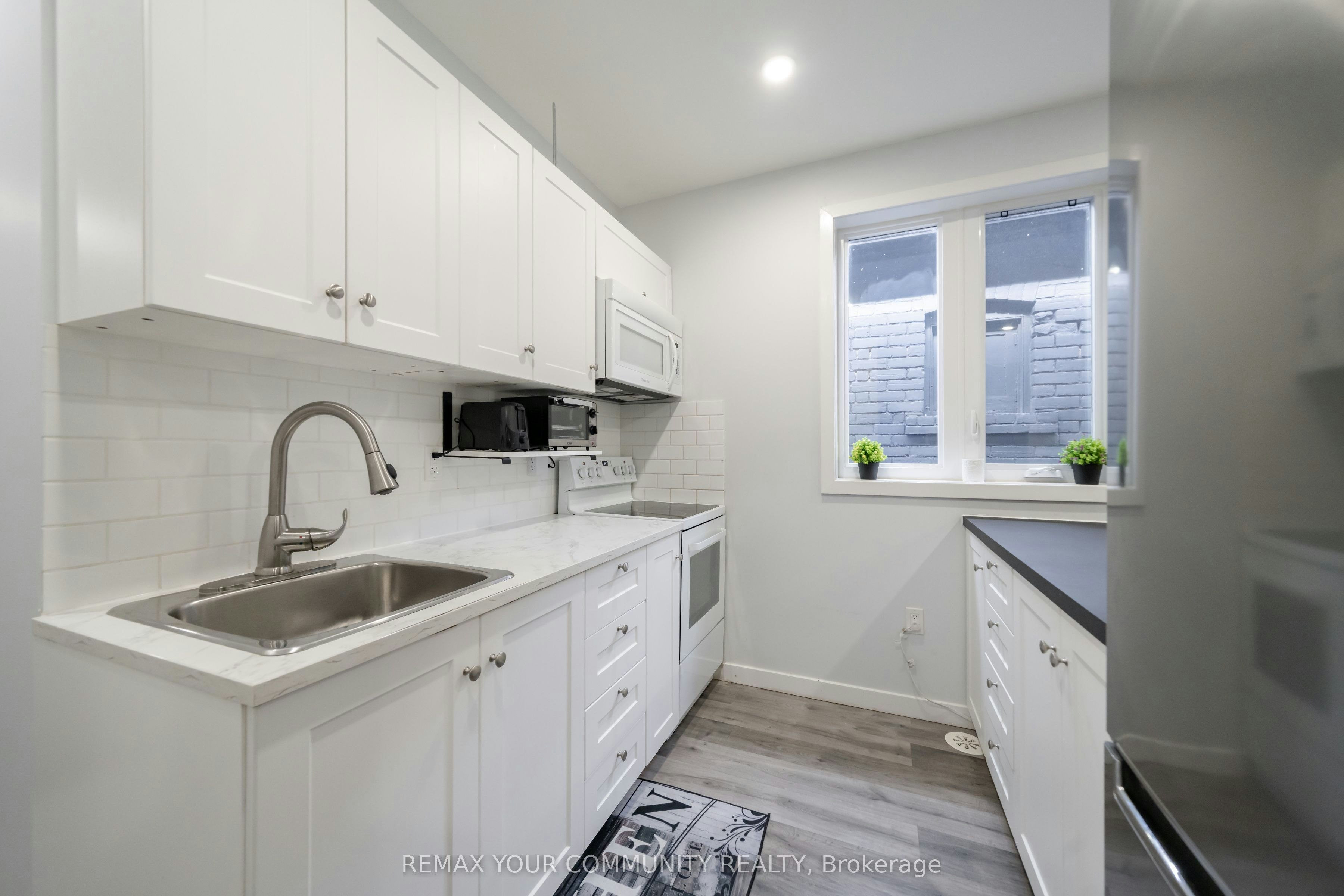 Main-50 Brownville Avenue, Toronto, ON, M6N 4L3 - 8