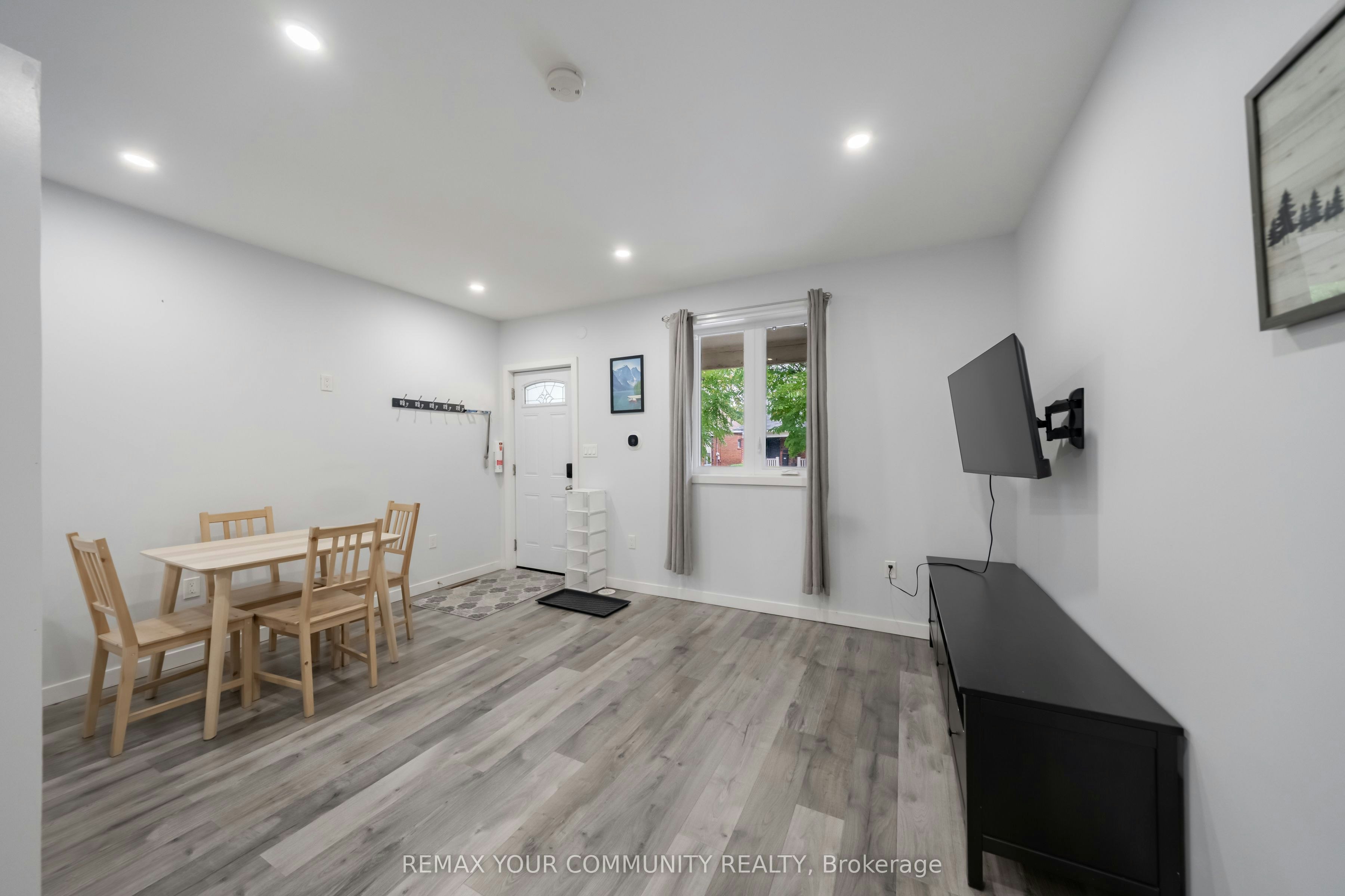 Main-50 Brownville Avenue, Toronto, ON, M6N 4L3 - 3