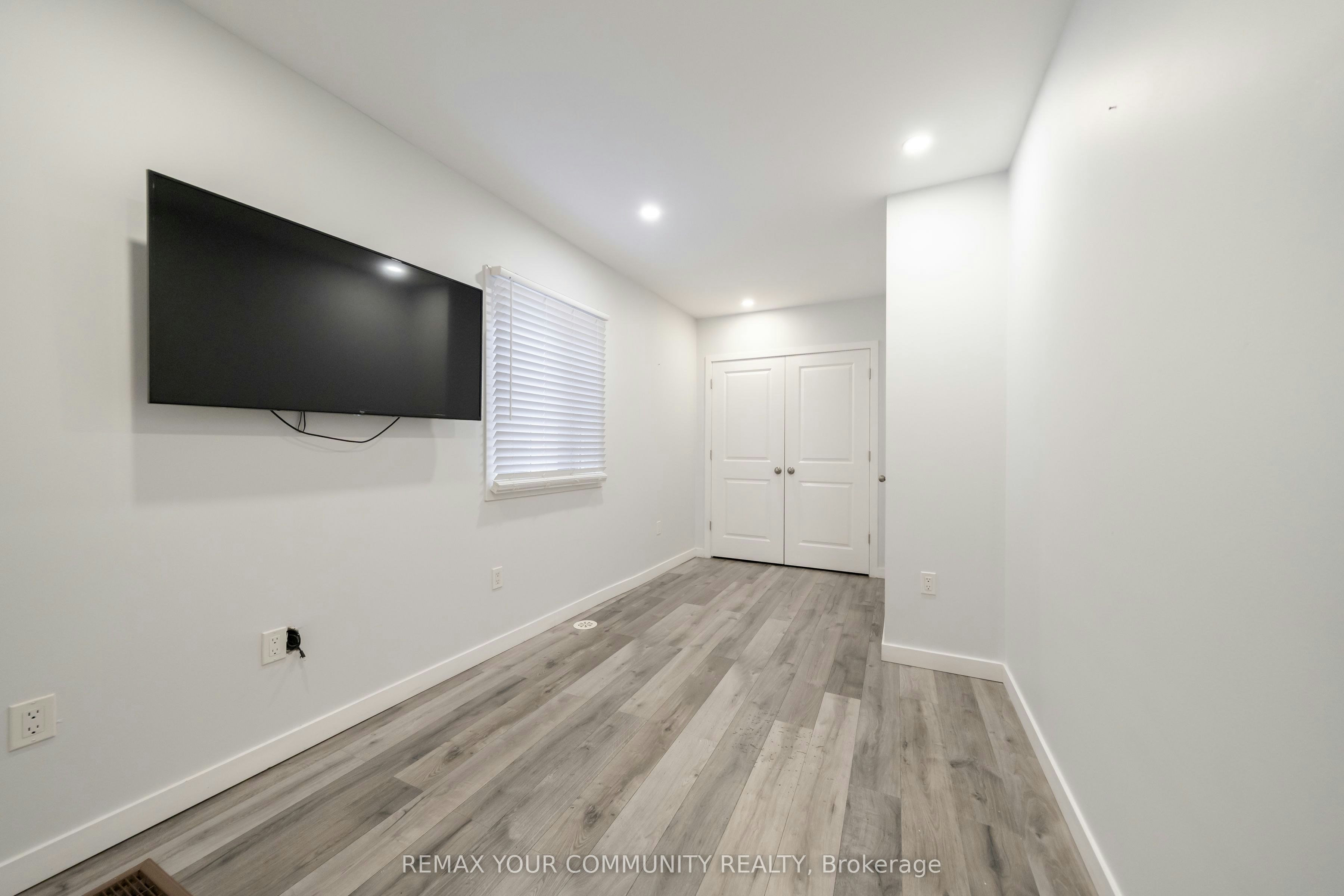 Main-50 Brownville Avenue, Toronto, ON, M6N 4L3 - 16