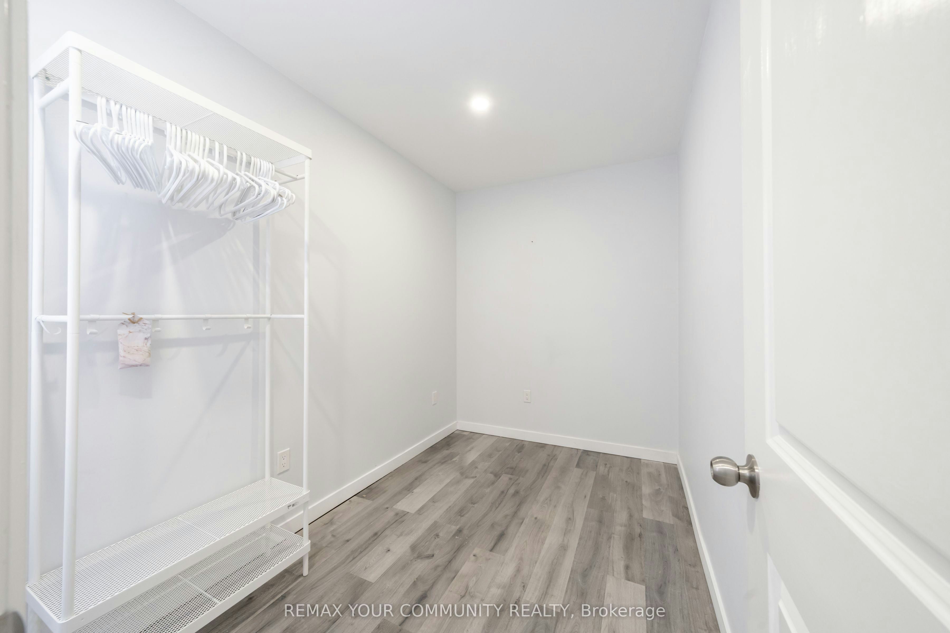 Main-50 Brownville Avenue, Toronto, ON, M6N 4L3 - 11