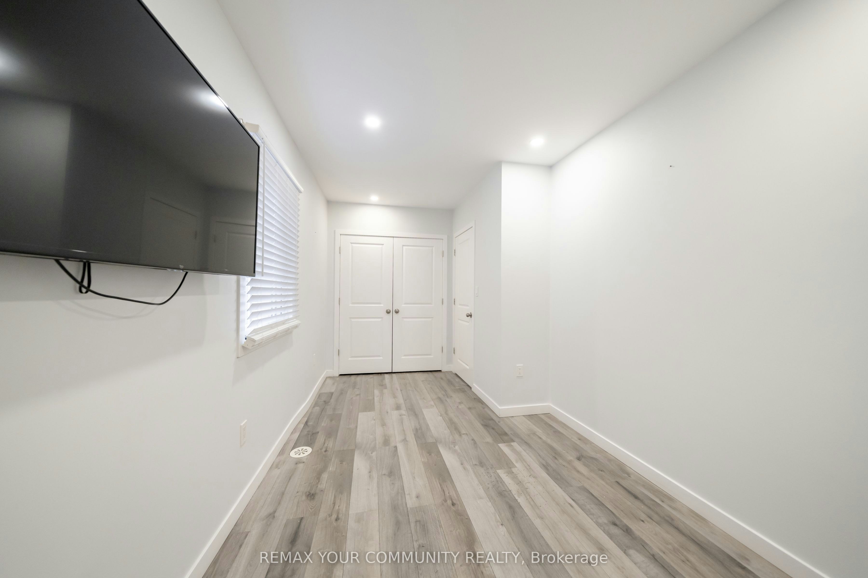 Main-50 Brownville Avenue, Toronto, ON, M6N 4L3 - 15