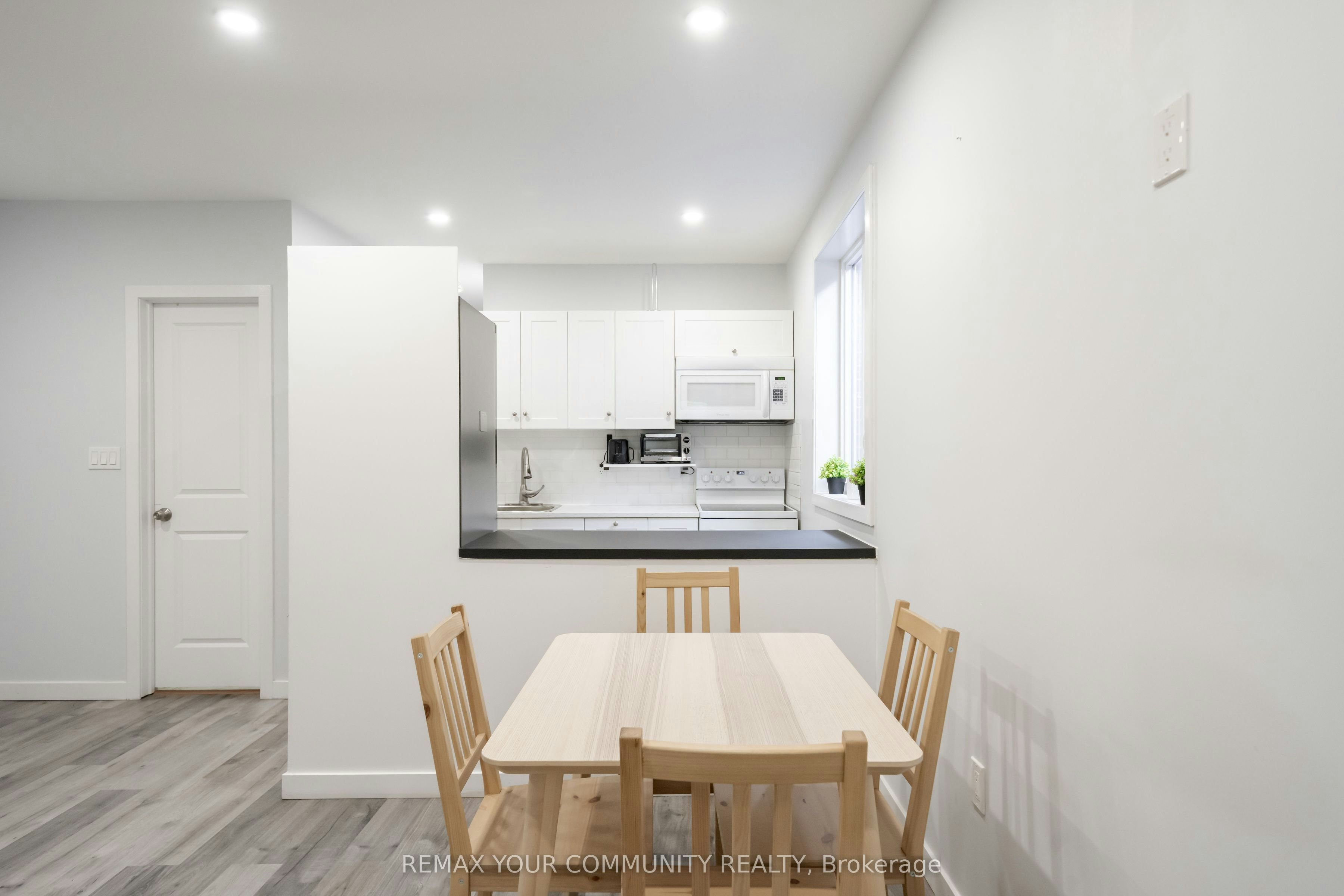 Main-50 Brownville Avenue, Toronto, ON, M6N 4L3 - 6