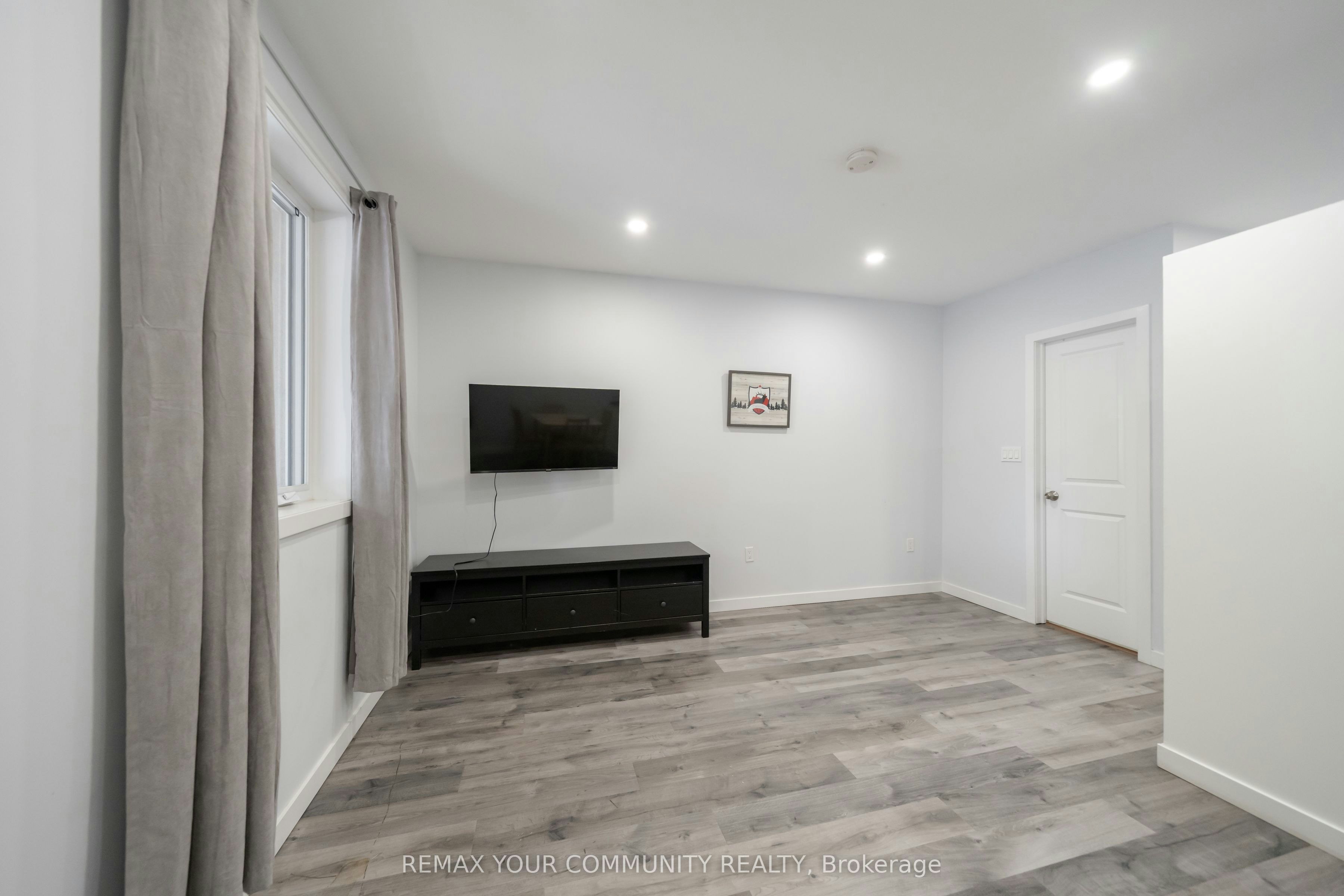 Main-50 Brownville Avenue, Toronto, ON, M6N 4L3 - 4