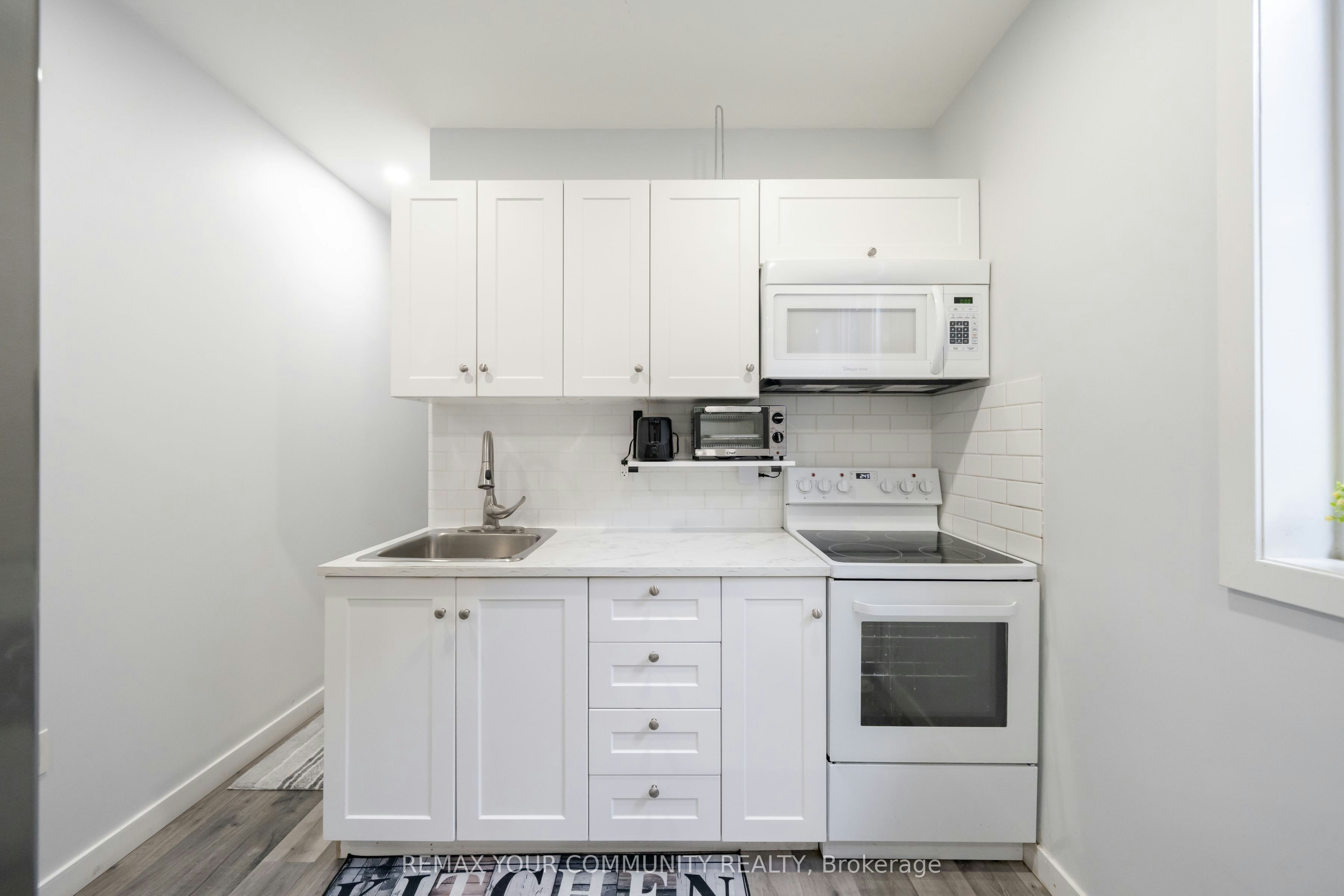Main-50 Brownville Avenue, Toronto, ON, M6N 4L3 - 7