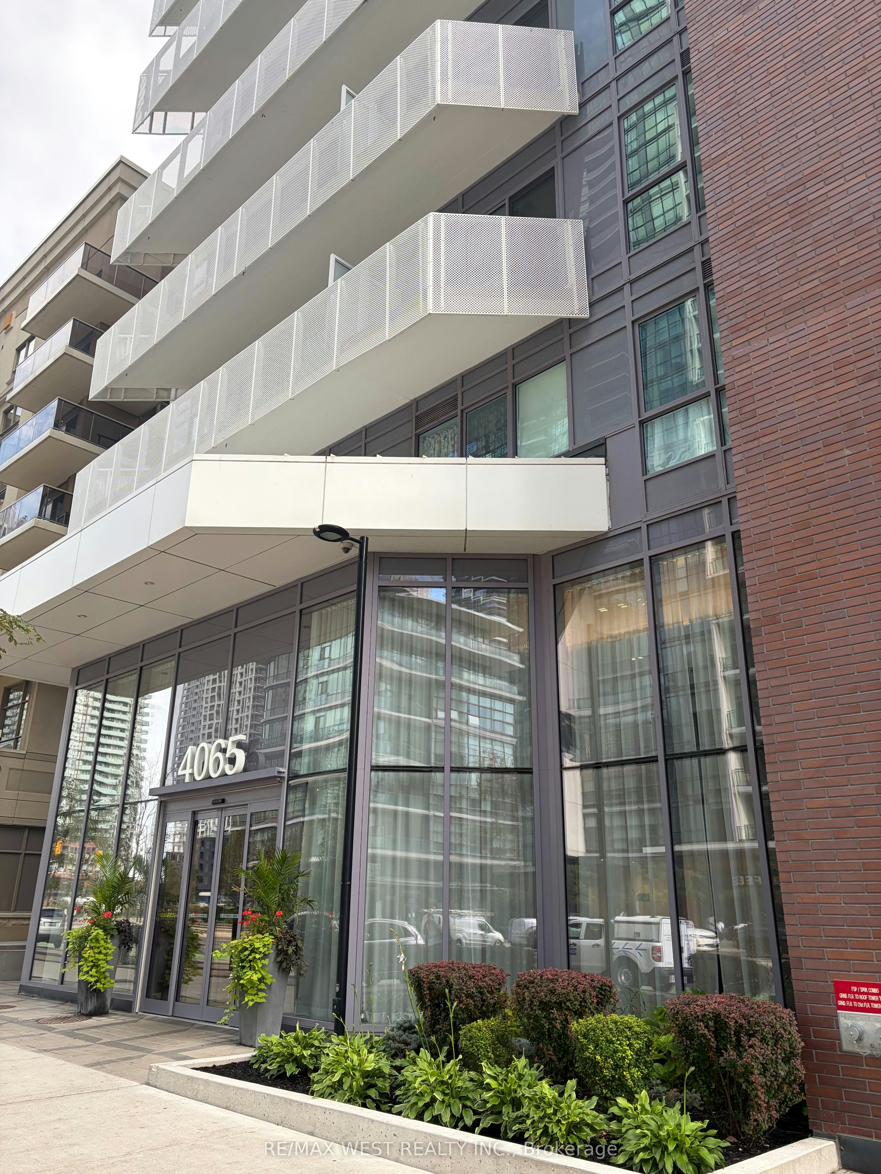 4211-4065 Confederation Parkway, Mississauga, ON, L5B 0L4