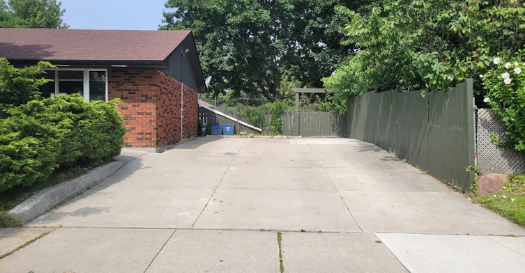 1411 Charles Drive, Burlington, ON, L7P 2C8 - 4