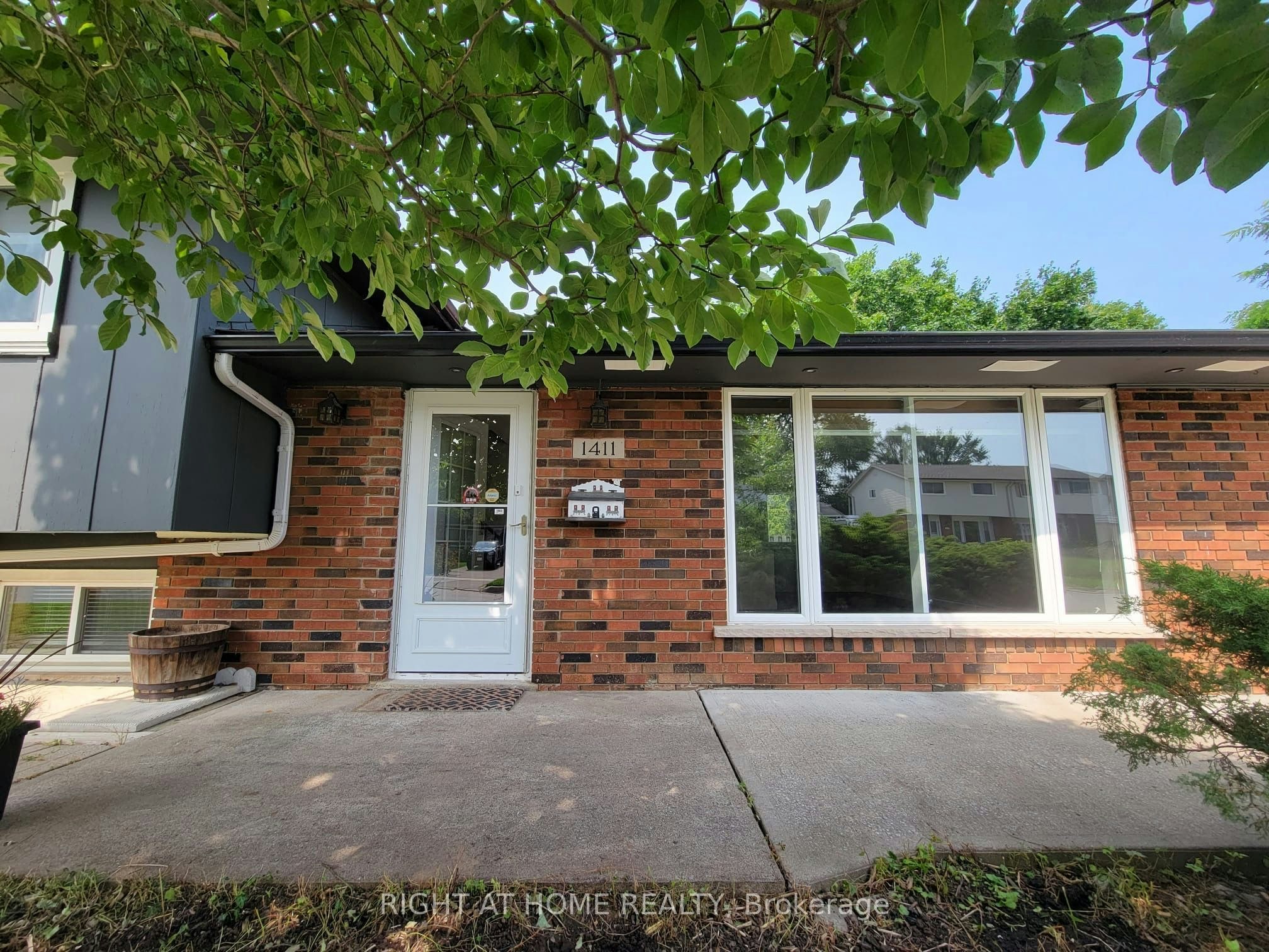 1411 Charles Drive, Burlington, ON, L7P 2C8 - 3