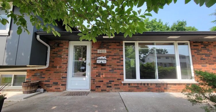 1411 Charles Drive, Burlington, ON, L7P 2C8 - 3