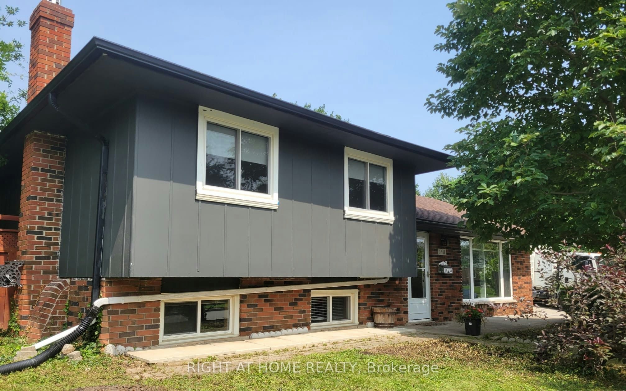 1411 Charles Drive, Burlington, ON, L7P 2C8 - 2