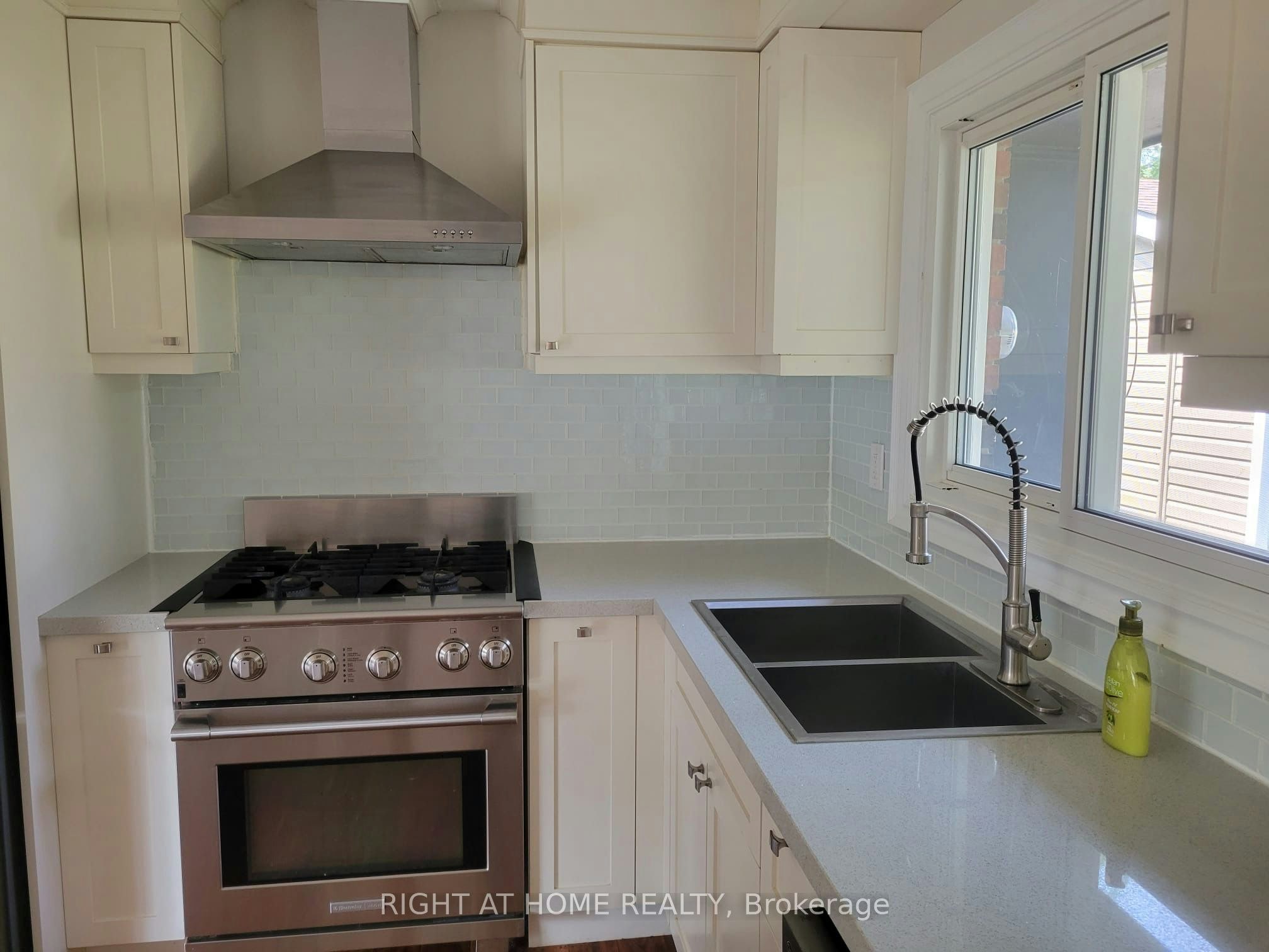 1411 Charles Drive, Burlington, ON, L7P 2C8 - 10