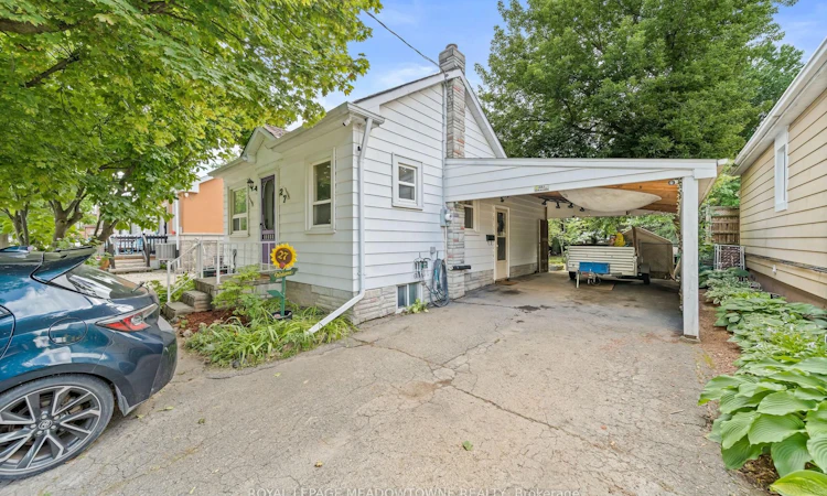 27 Royce Avenue