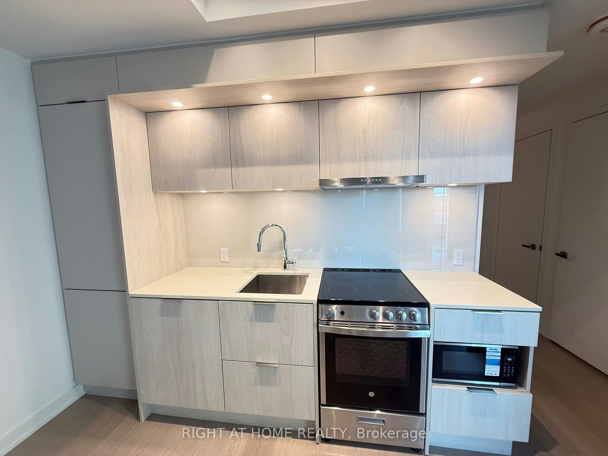 802-448 Burnhamthorpe Road, Mississauga, ON, L5B 0R4 - 23