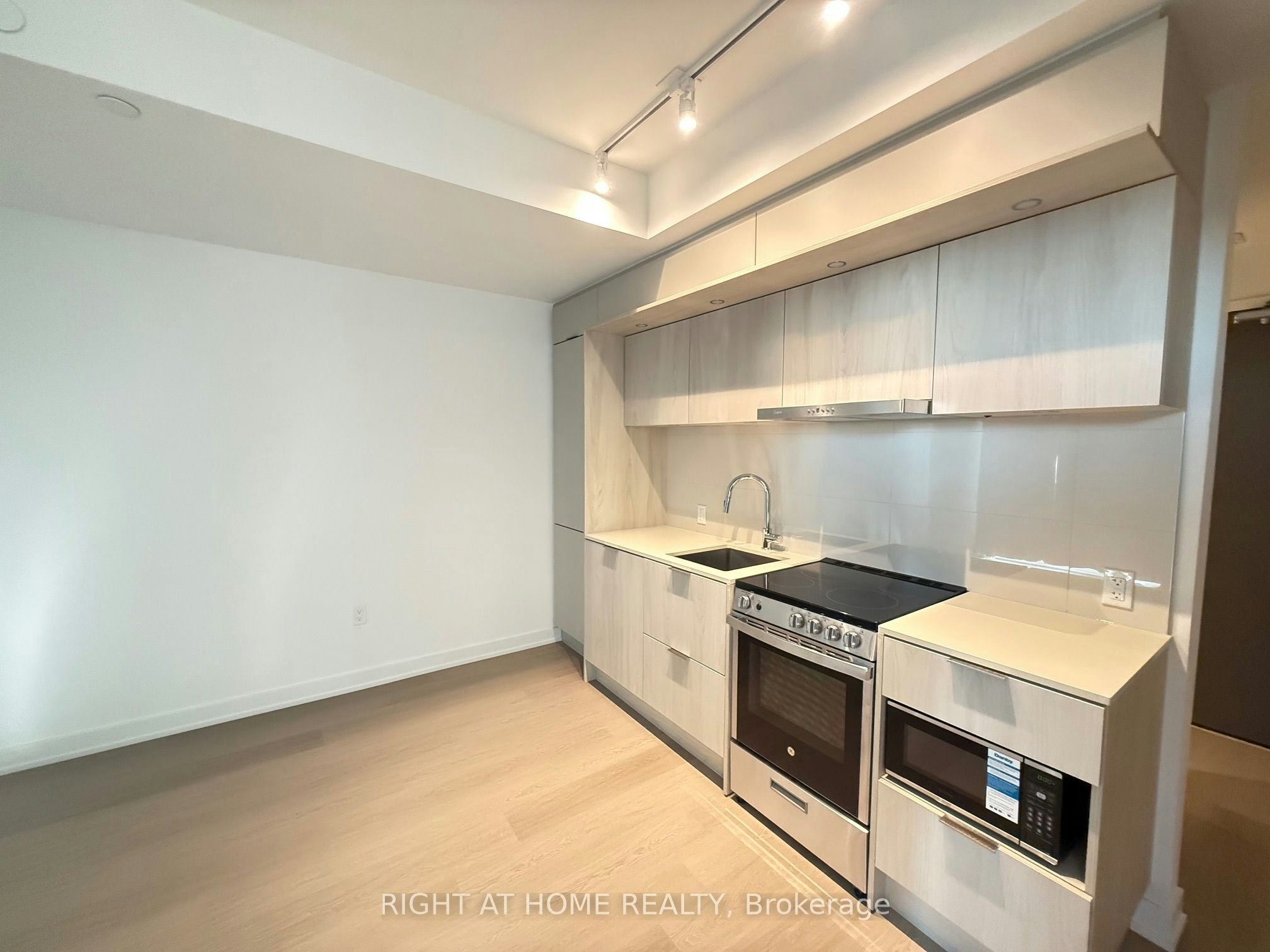 802-448 Burnhamthorpe Road, Mississauga, ON, L5B 0R4 - 22