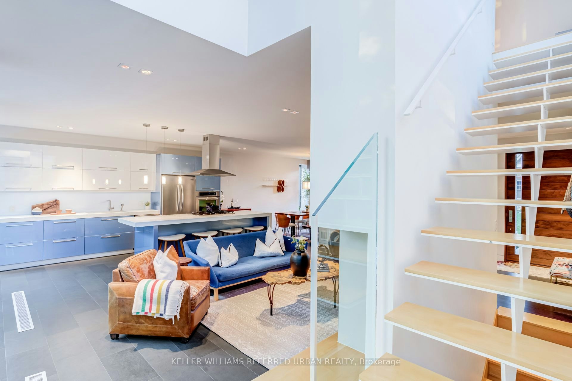 28 Beaucourt Road, Toronto, ON, M8Y 3G2 - 16