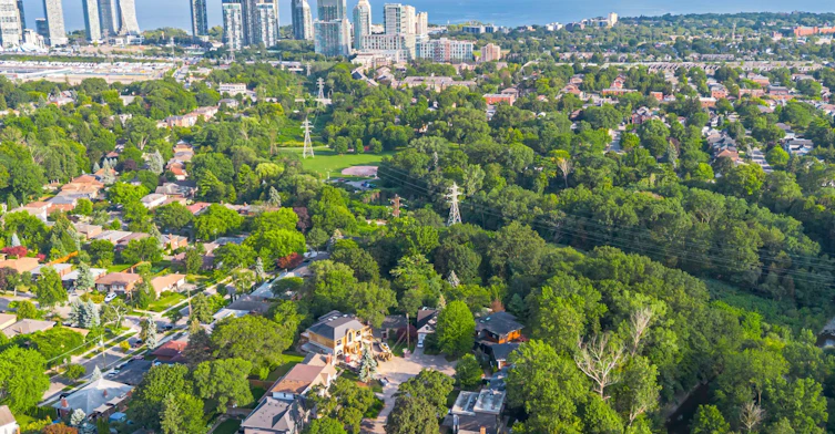 28 Beaucourt Road, Toronto, ON, M8Y 3G2 - 48