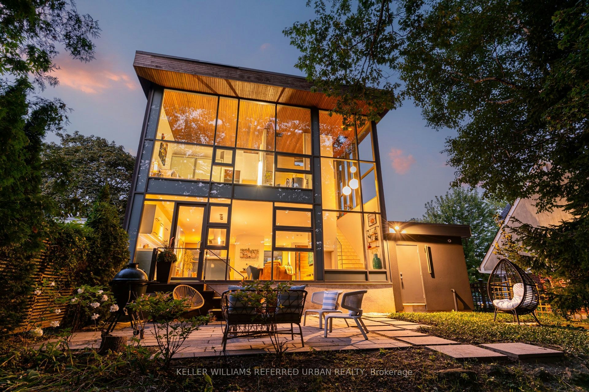 28 Beaucourt Road, Toronto, ON, M8Y 3G2 - 2