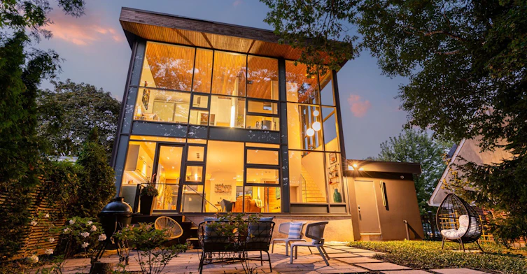 28 Beaucourt Road, Toronto, ON, M8Y 3G2 - 2