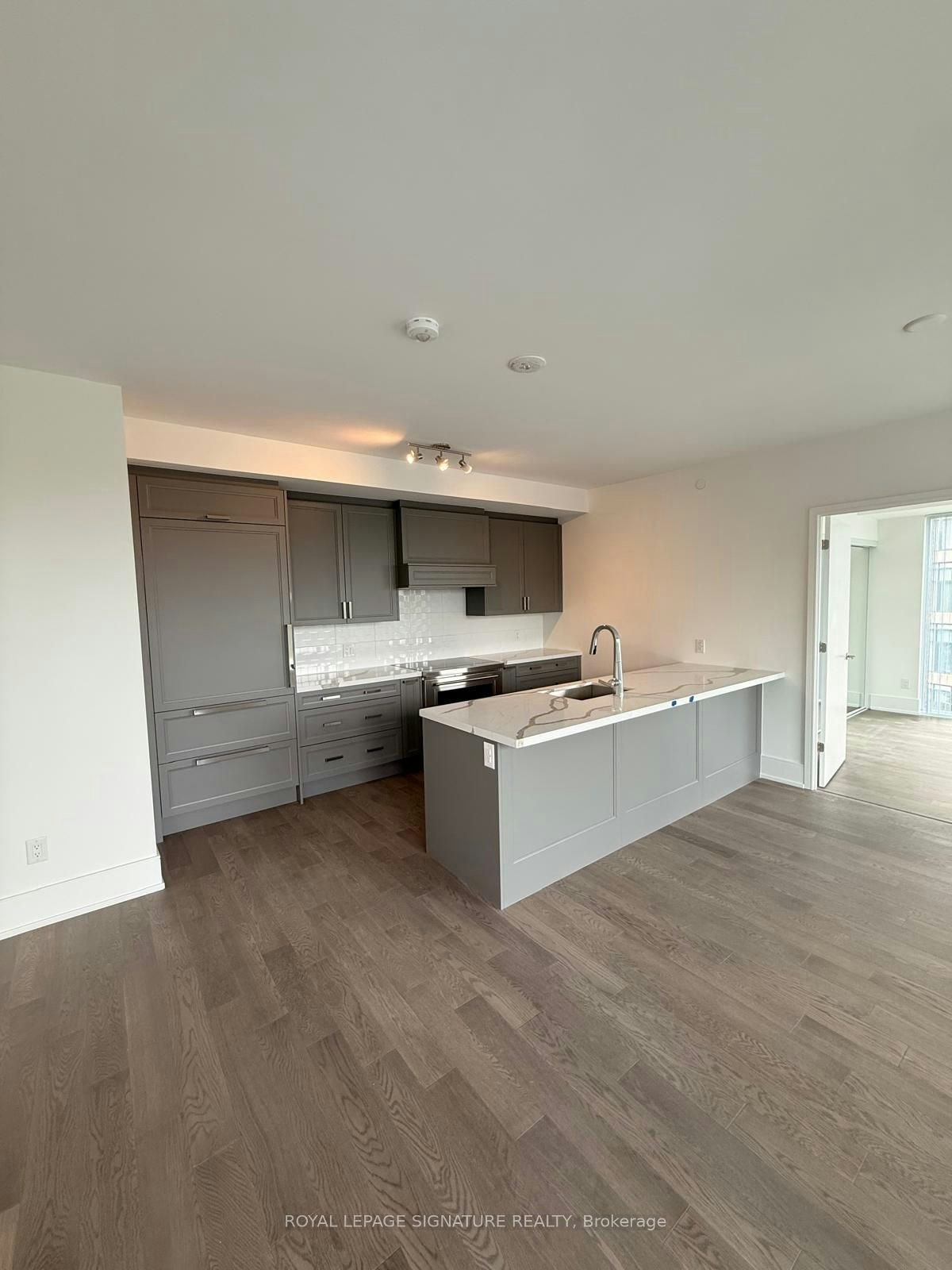 321-2452 Bloor Street W, Toronto, ON, M6S 4E4 - 2