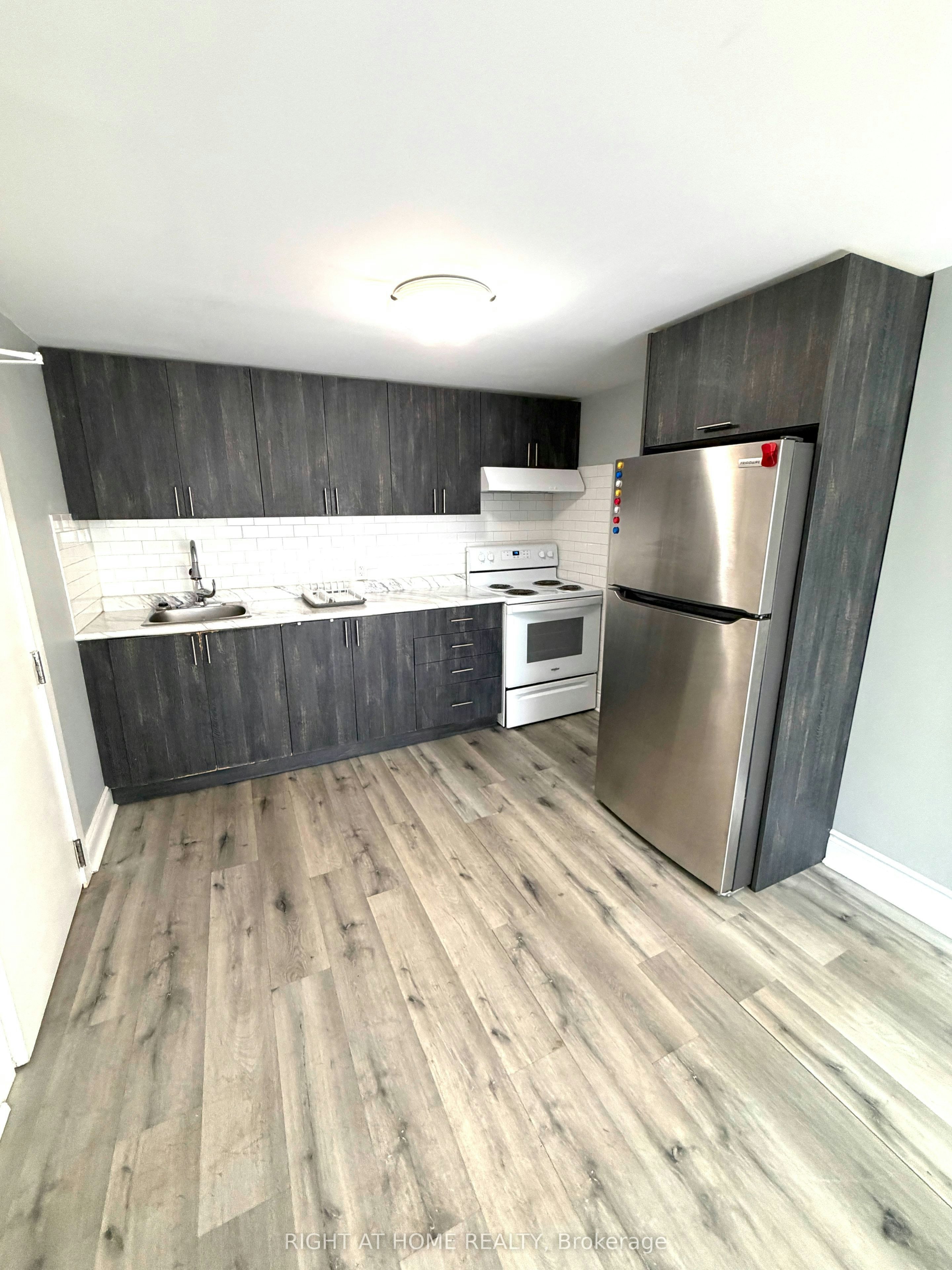 4-11 Donald Avenue, Toronto, ON, M6M 1J7 - 2