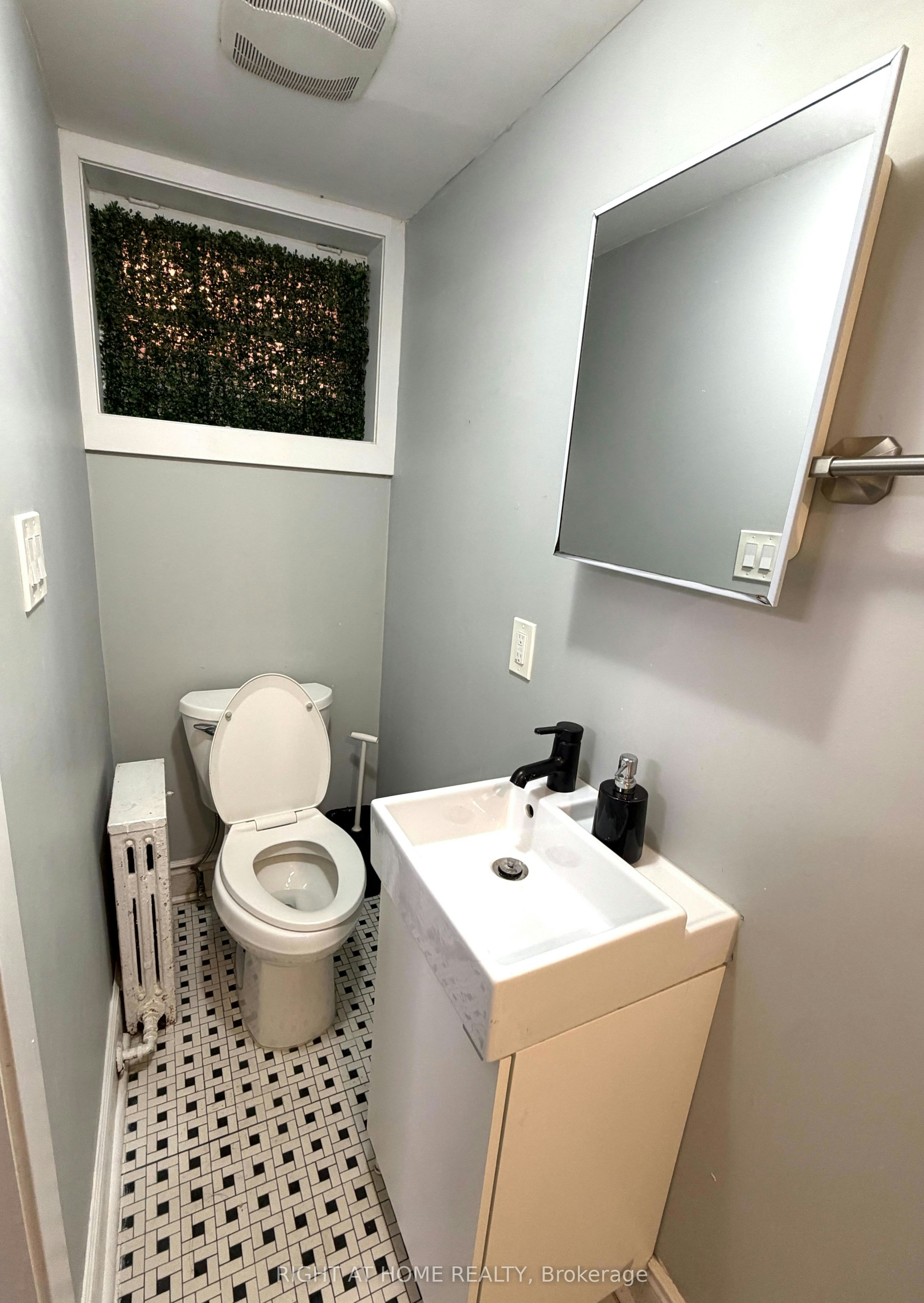 4-11 Donald Avenue, Toronto, ON, M6M 1J7 - 7