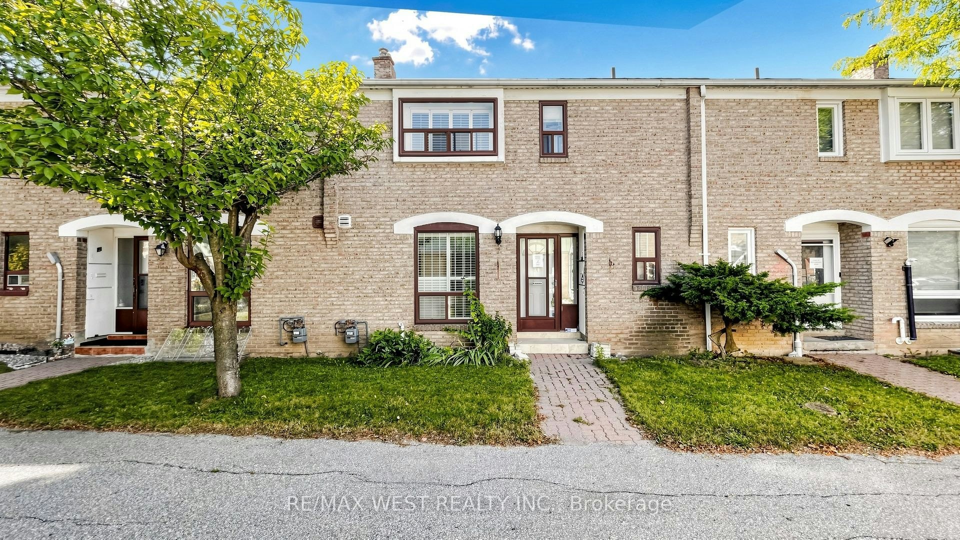 24-25 Gosford Boulevard, Toronto, ON, M3N 2G7