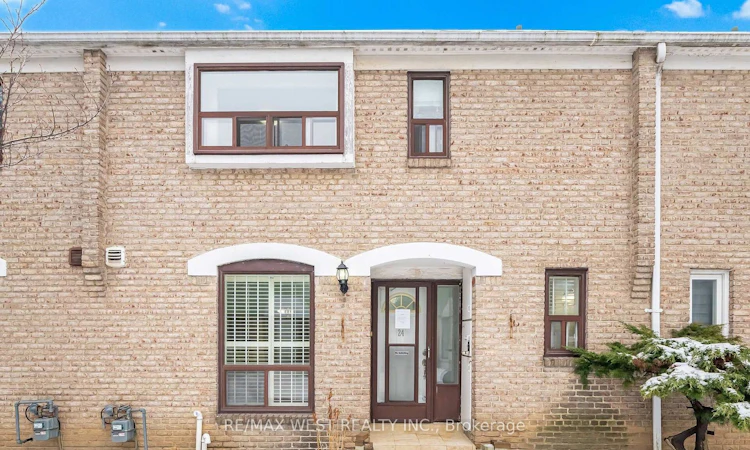 24-25 Gosford Boulevard