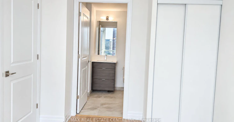 1001-30 Elm Drive W, Mississauga, ON, L5B 1L9 - 2
