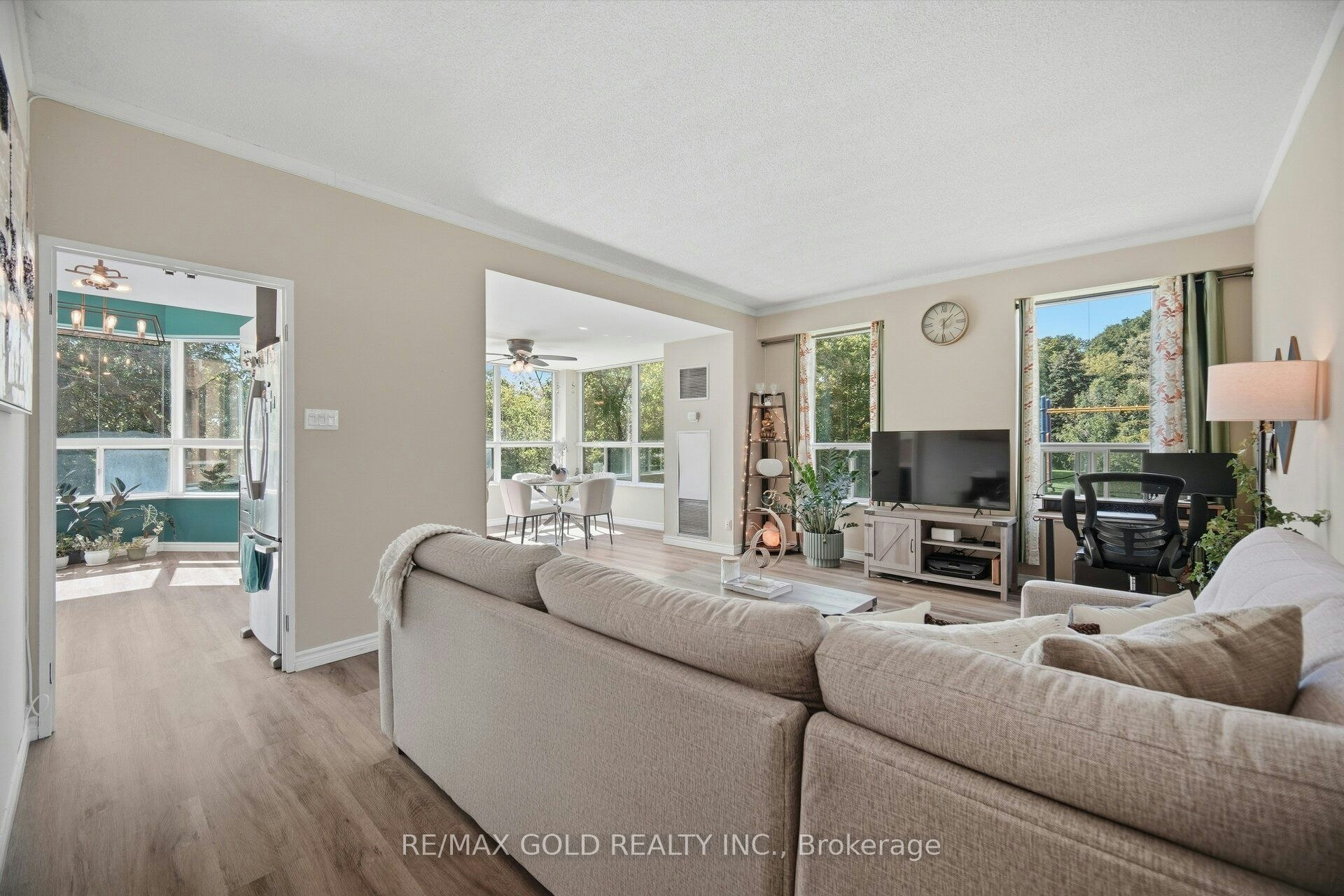 112-6 Humberline Drive, Toronto, ON, M9W 6X8