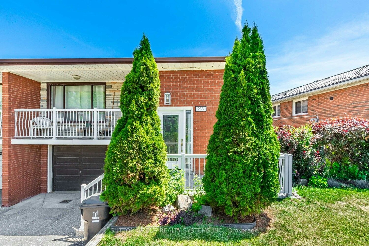 Upper-233 Hullmar Drive, Toronto, ON, M3N 2G2