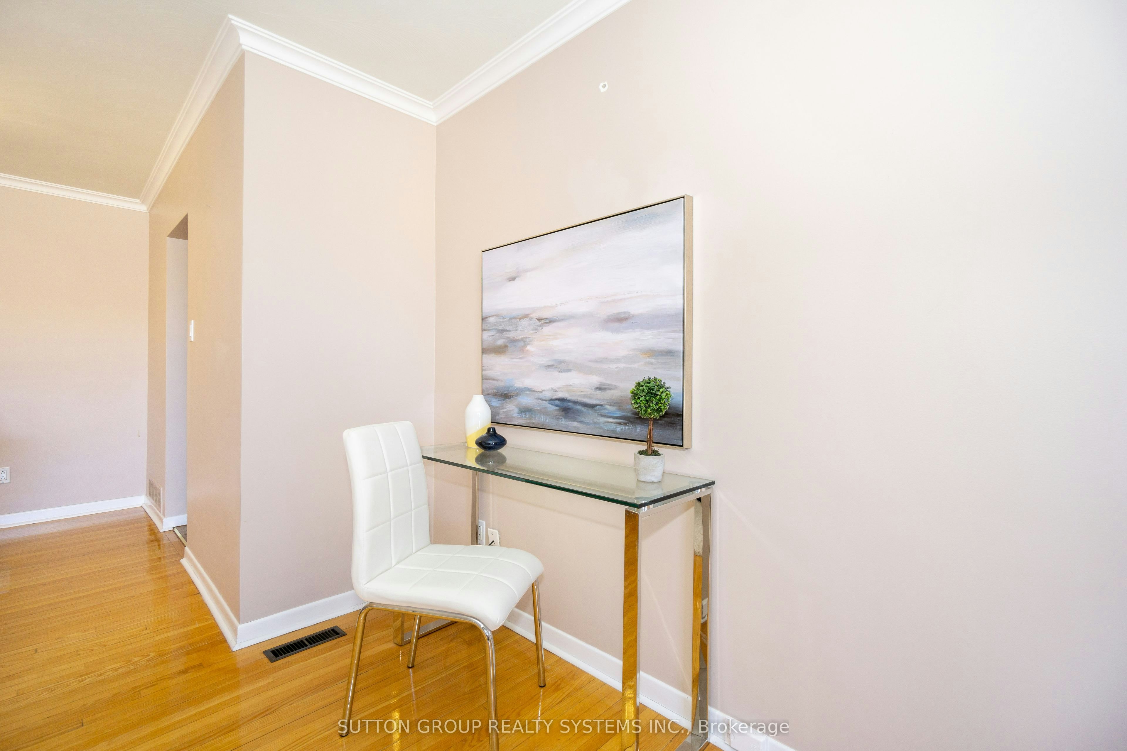 Upper-233 Hullmar Drive, Toronto, ON, M3N 2G2 - 5