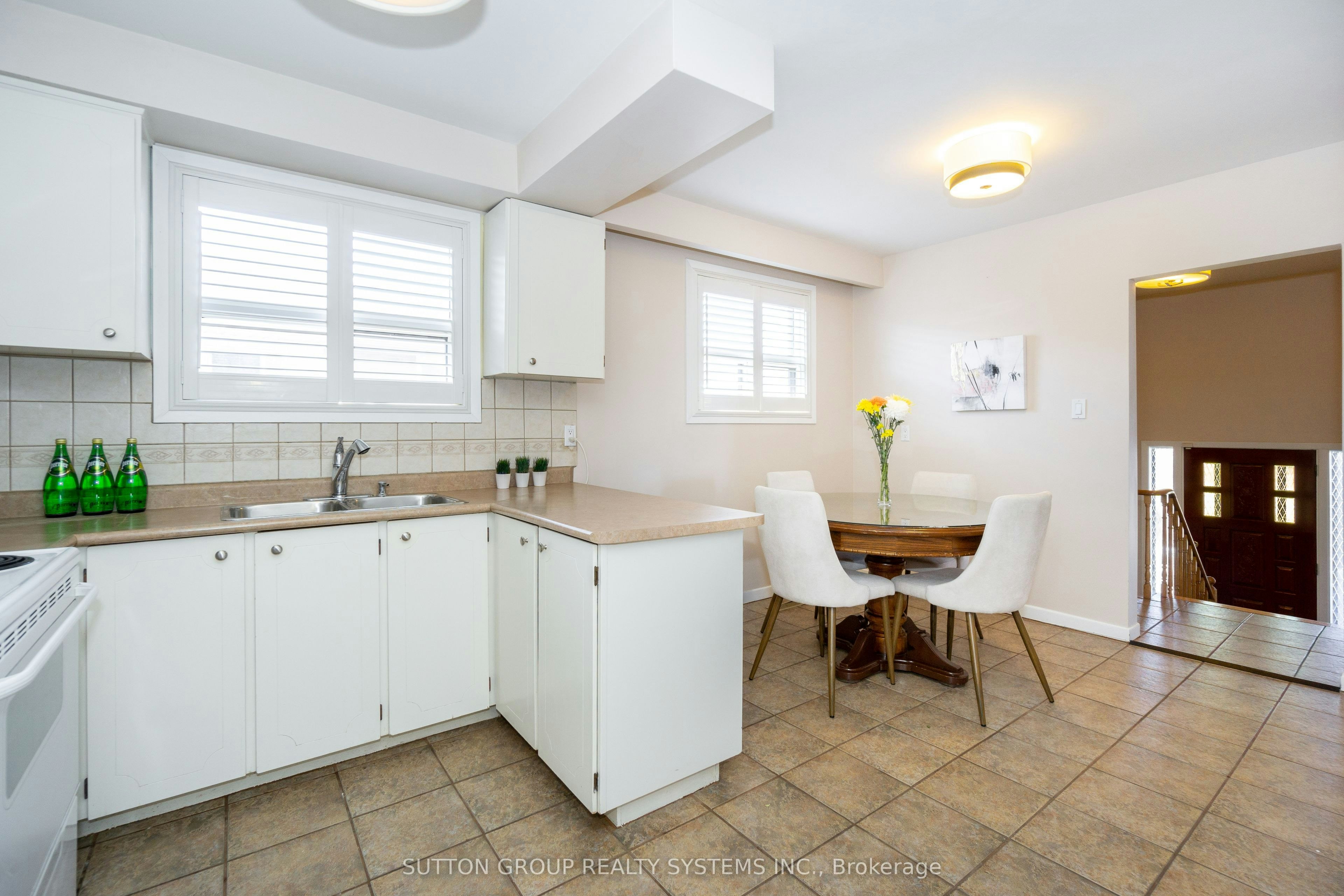 Upper-233 Hullmar Drive, Toronto, ON, M3N 2G2 - 10