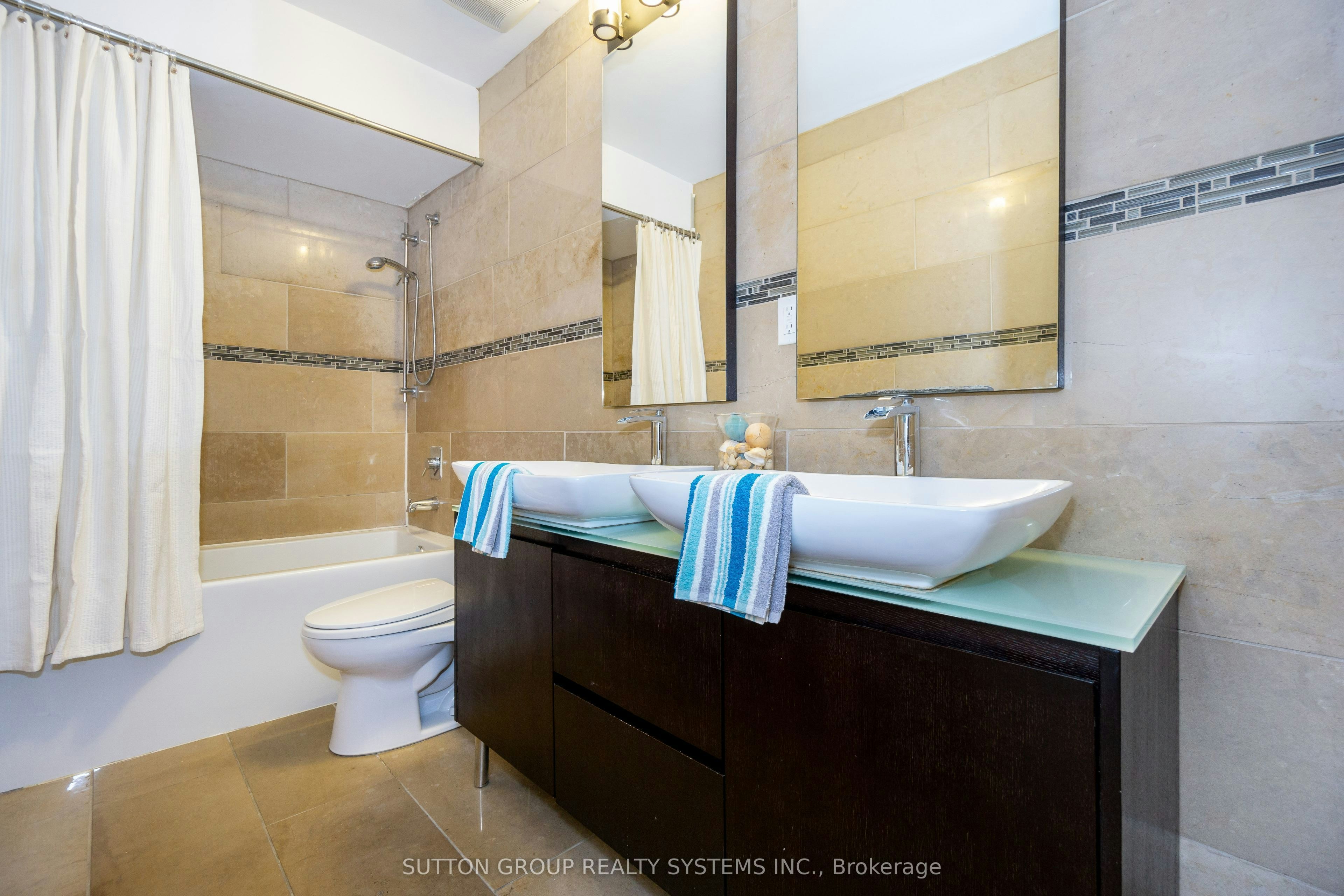 Upper-233 Hullmar Drive, Toronto, ON, M3N 2G2 - 16