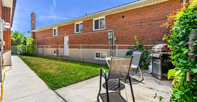 Upper-233 Hullmar Drive, Toronto, ON, M3N 2G2 - 21