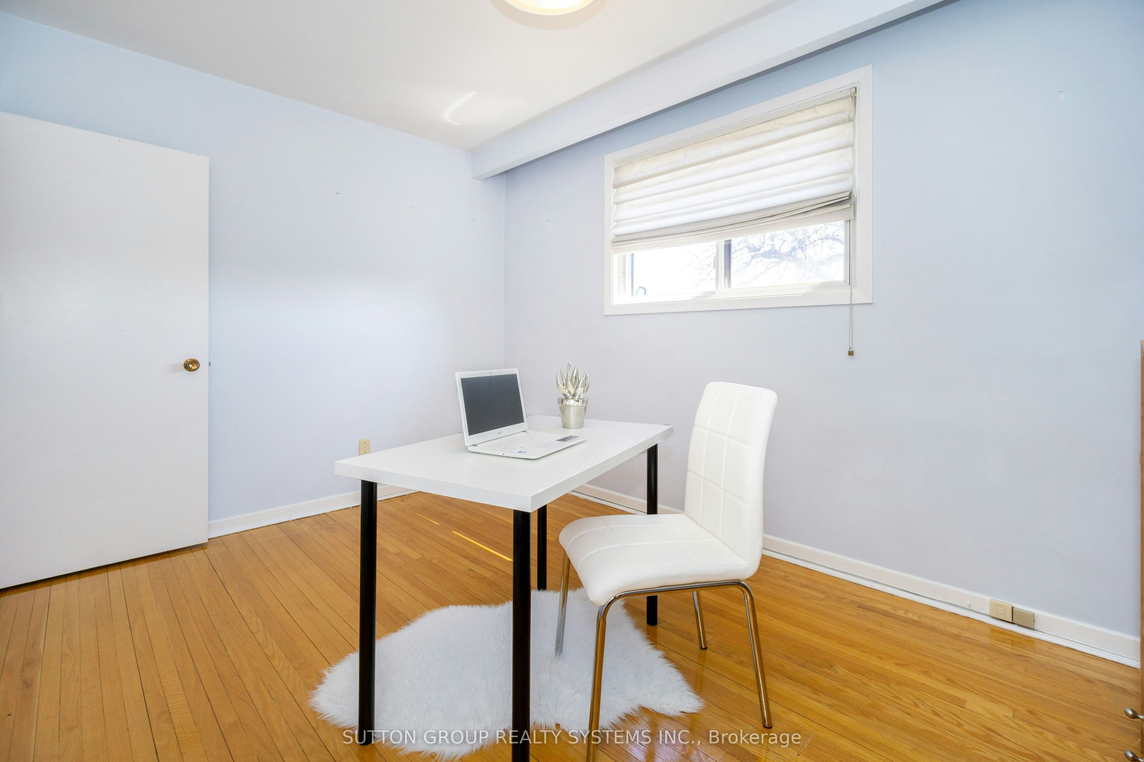 Upper-233 Hullmar Drive, Toronto, ON, M3N 2G2 - 18