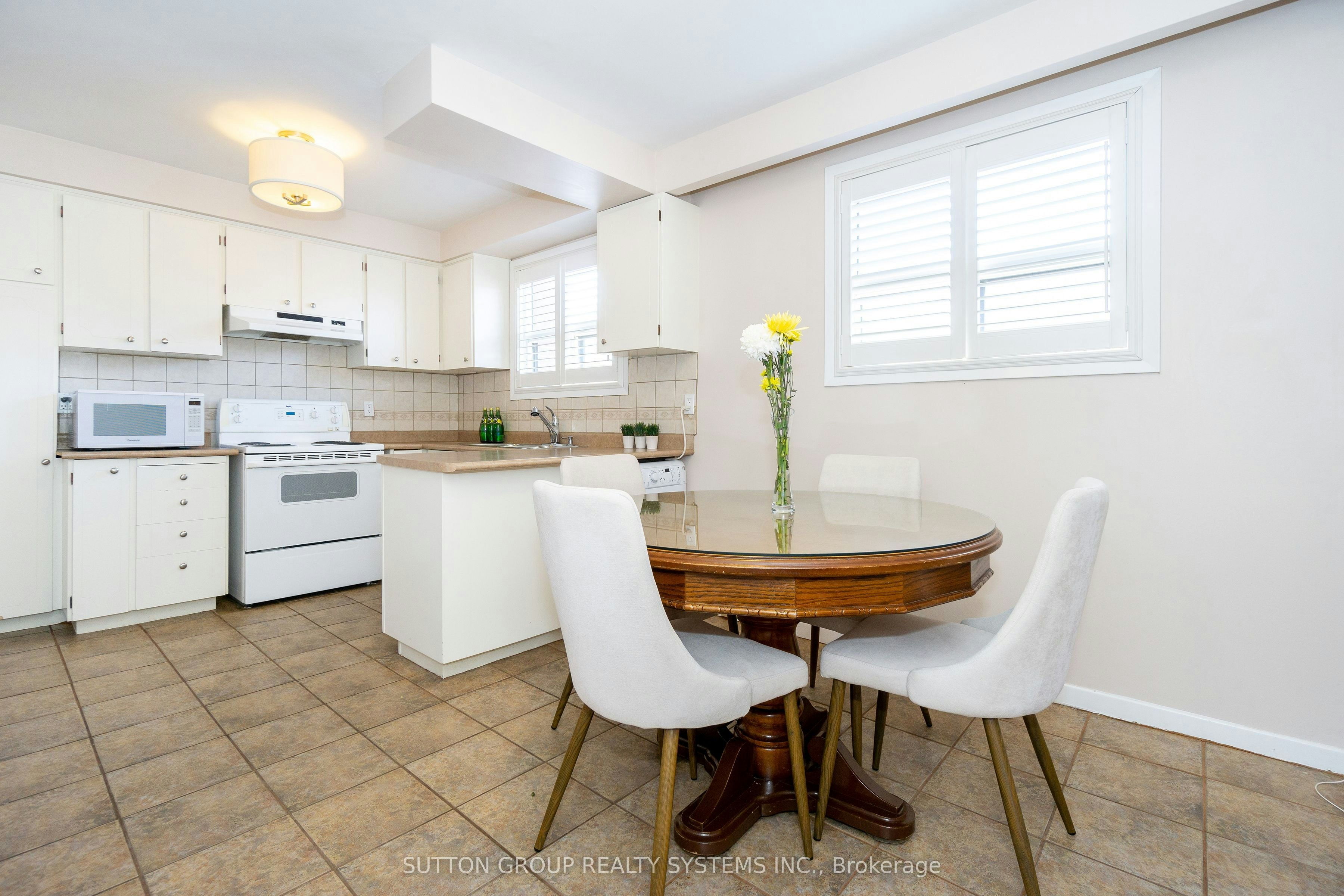 Upper-233 Hullmar Drive, Toronto, ON, M3N 2G2 - 12
