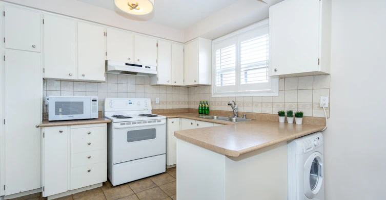Upper-233 Hullmar Drive, Toronto, ON, M3N 2G2 - 11