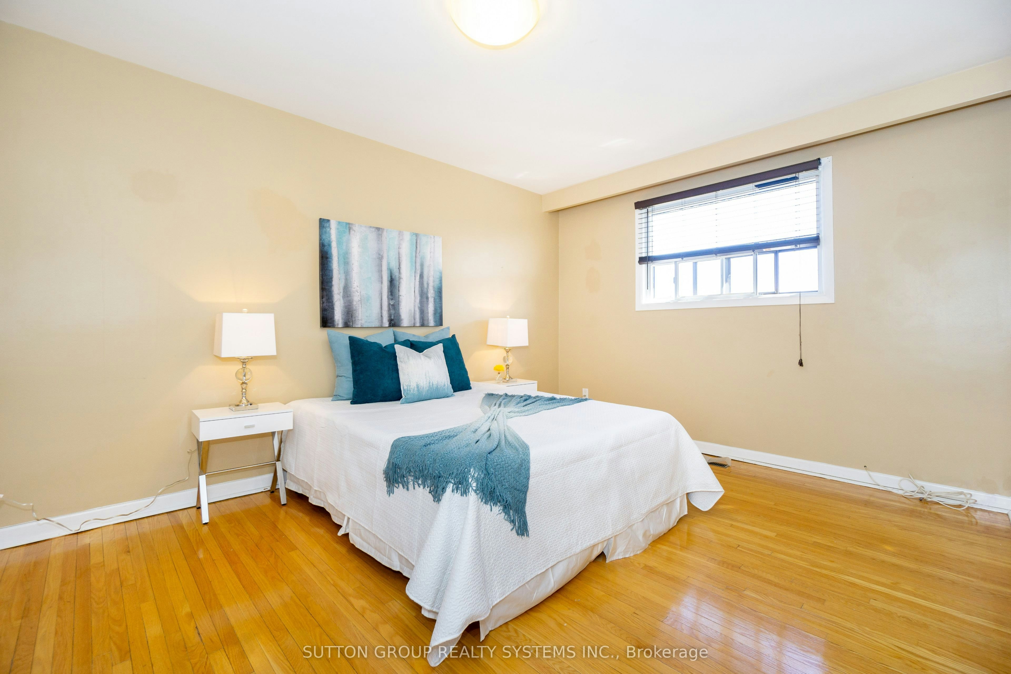 Upper-233 Hullmar Drive, Toronto, ON, M3N 2G2 - 13