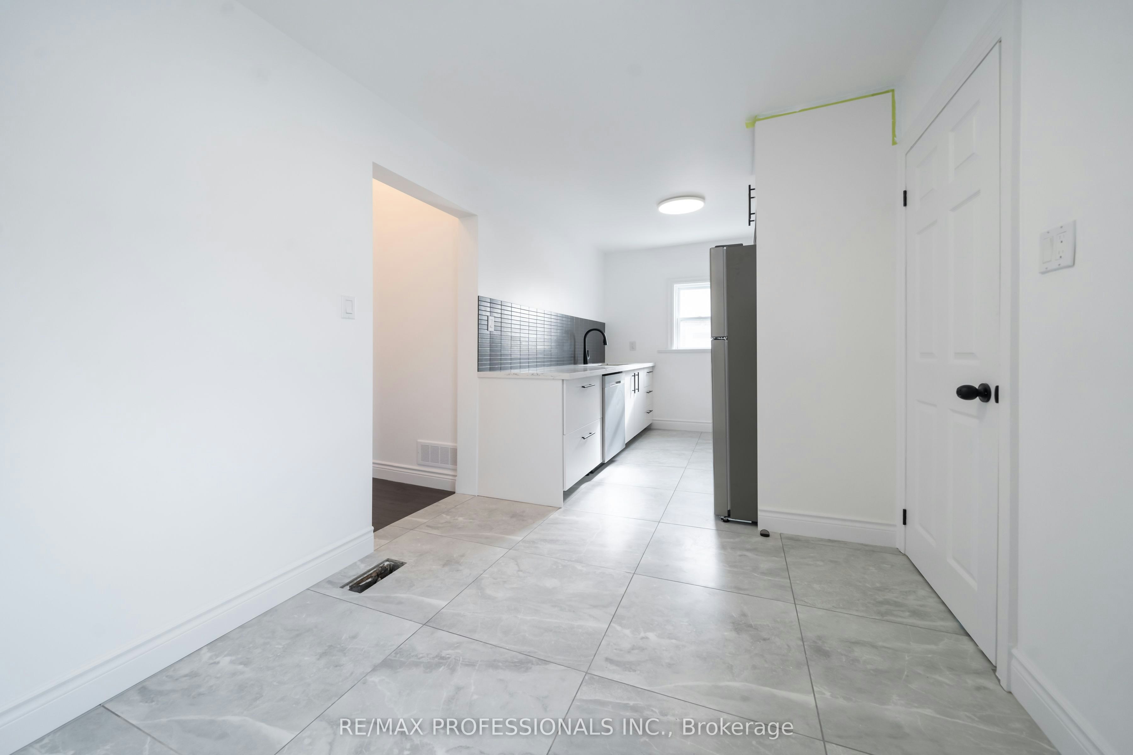 MAIN-174 Thirtieth Street, Toronto, ON, M8W 3C5 - 11