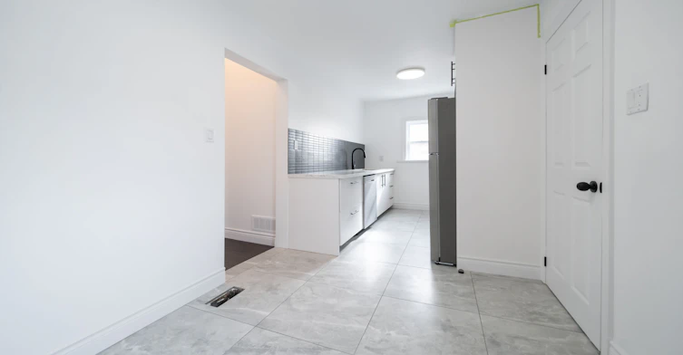 MAIN-174 Thirtieth Street, Toronto, ON, M8W 3C5 - 11