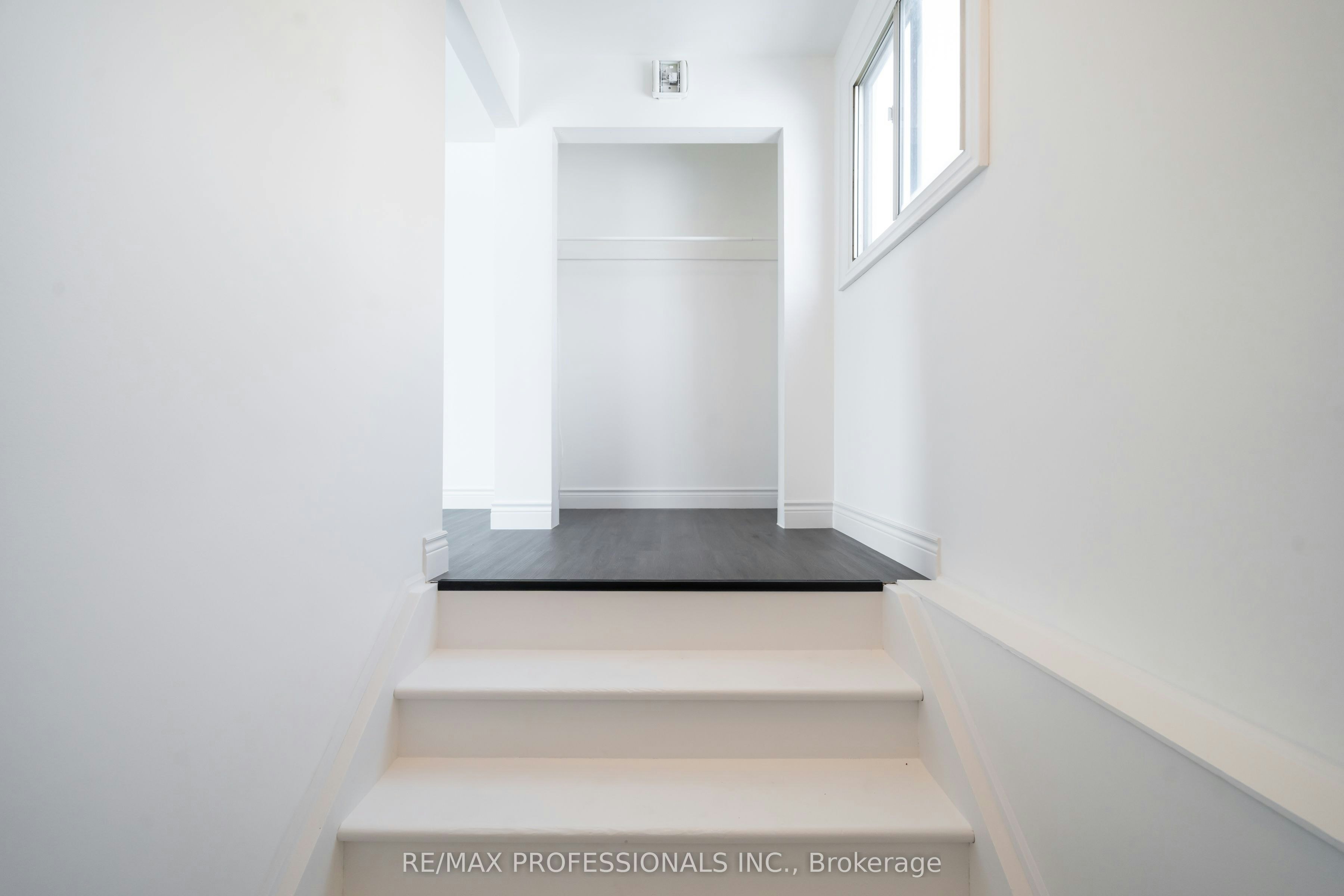 MAIN-174 Thirtieth Street, Toronto, ON, M8W 3C5 - 4