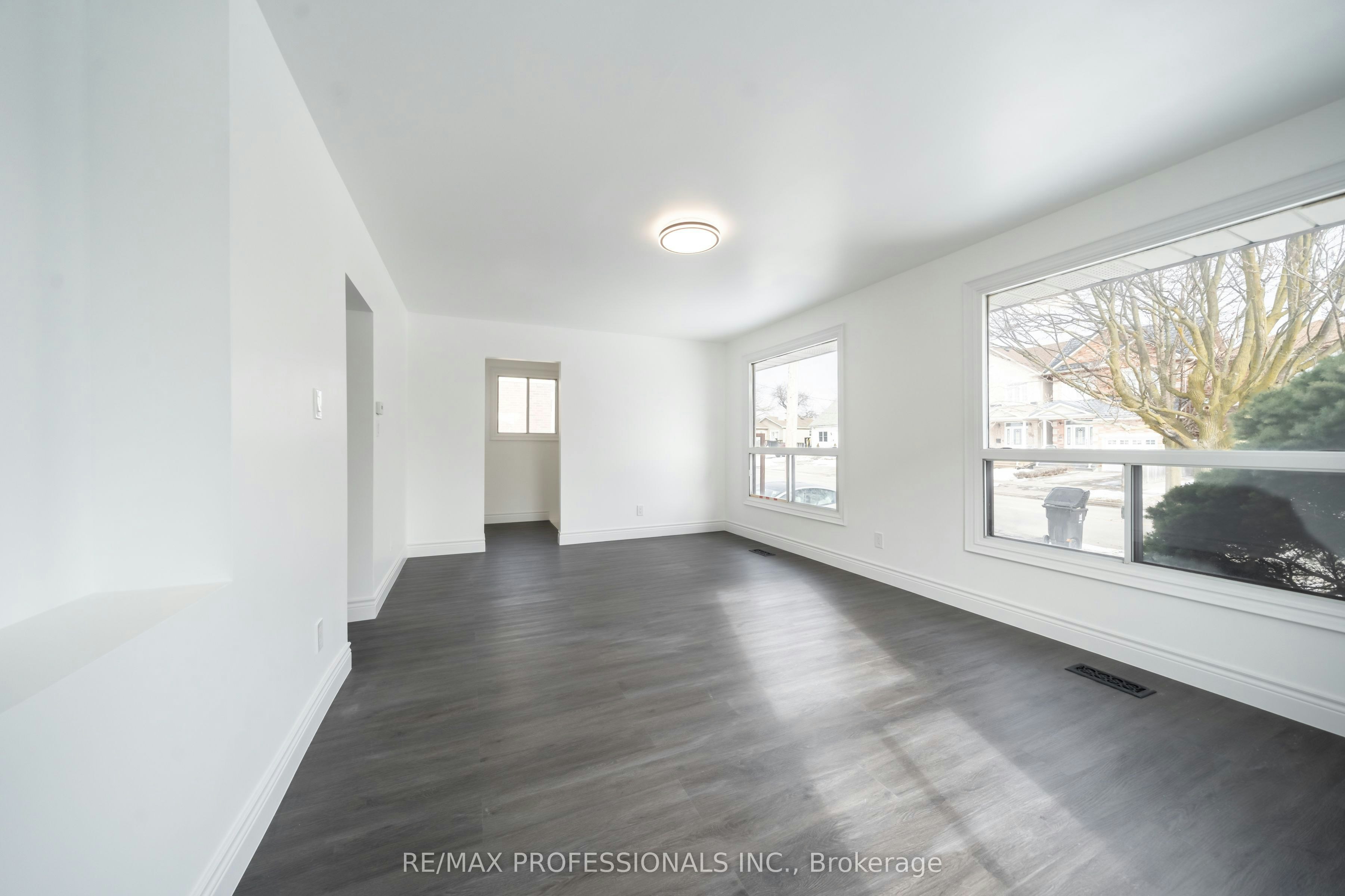 MAIN-174 Thirtieth Street, Toronto, ON, M8W 3C5 - 7