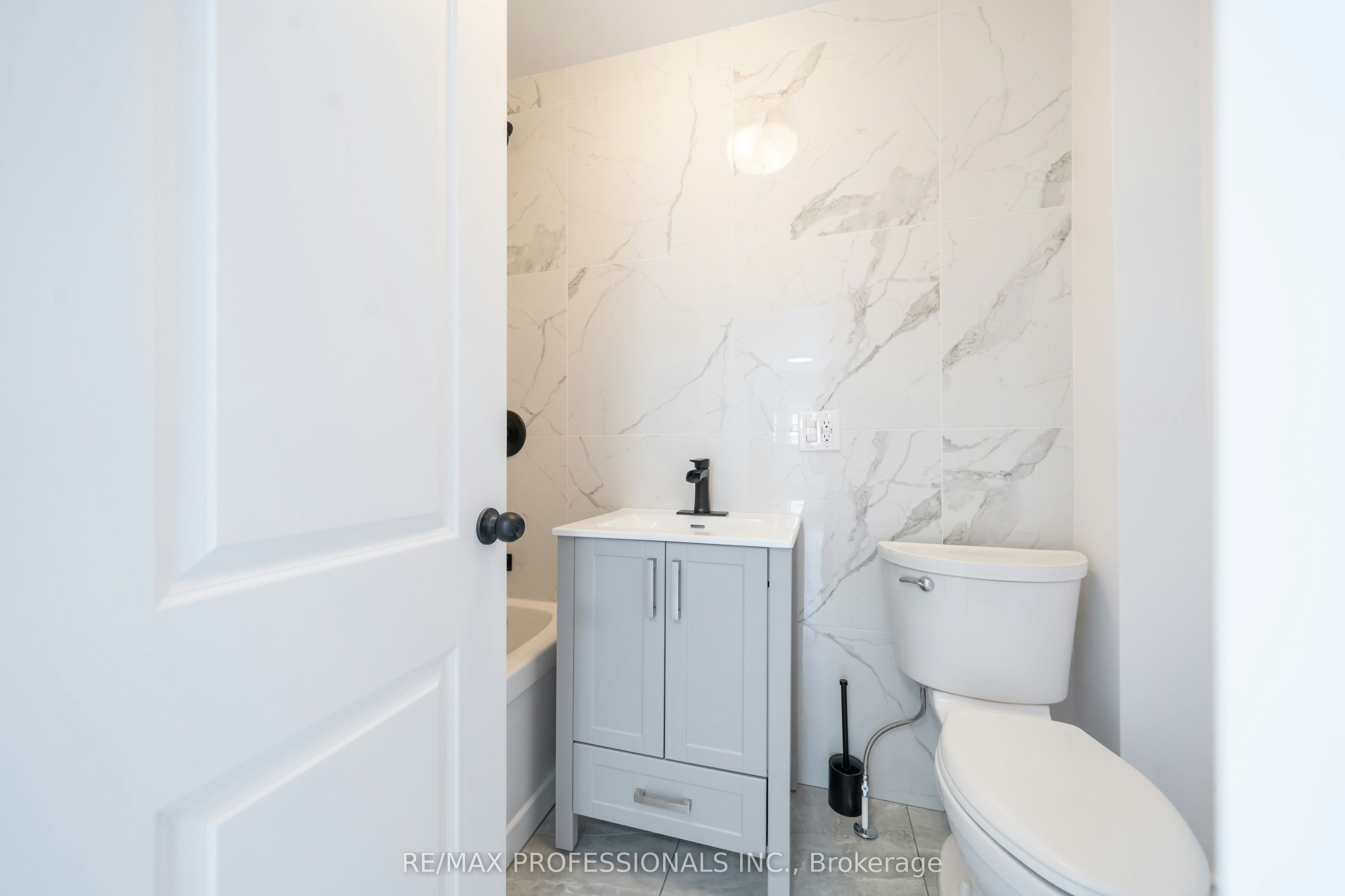 MAIN-174 Thirtieth Street, Toronto, ON, M8W 3C5 - 14