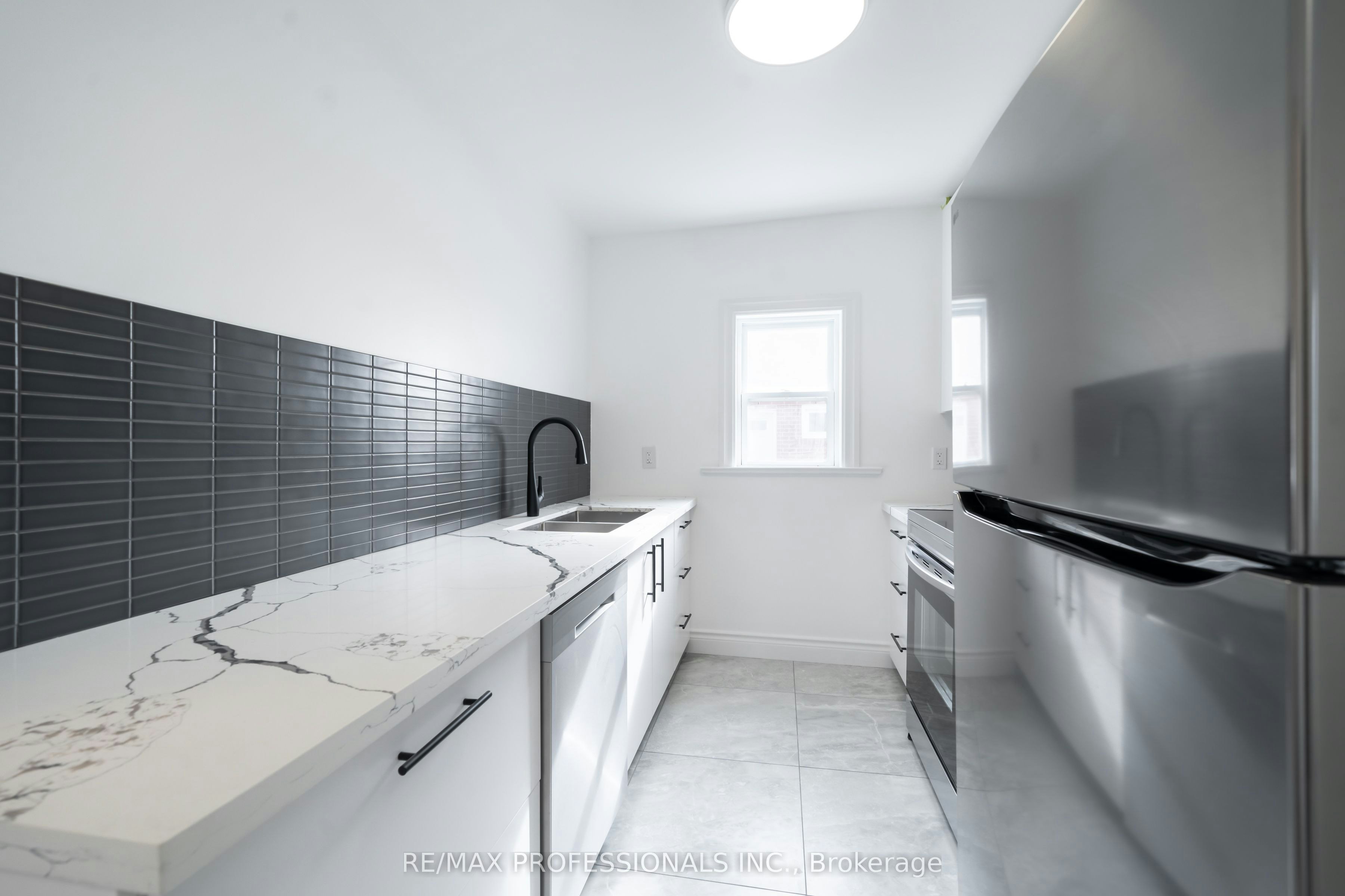 MAIN-174 Thirtieth Street, Toronto, ON, M8W 3C5 - 8