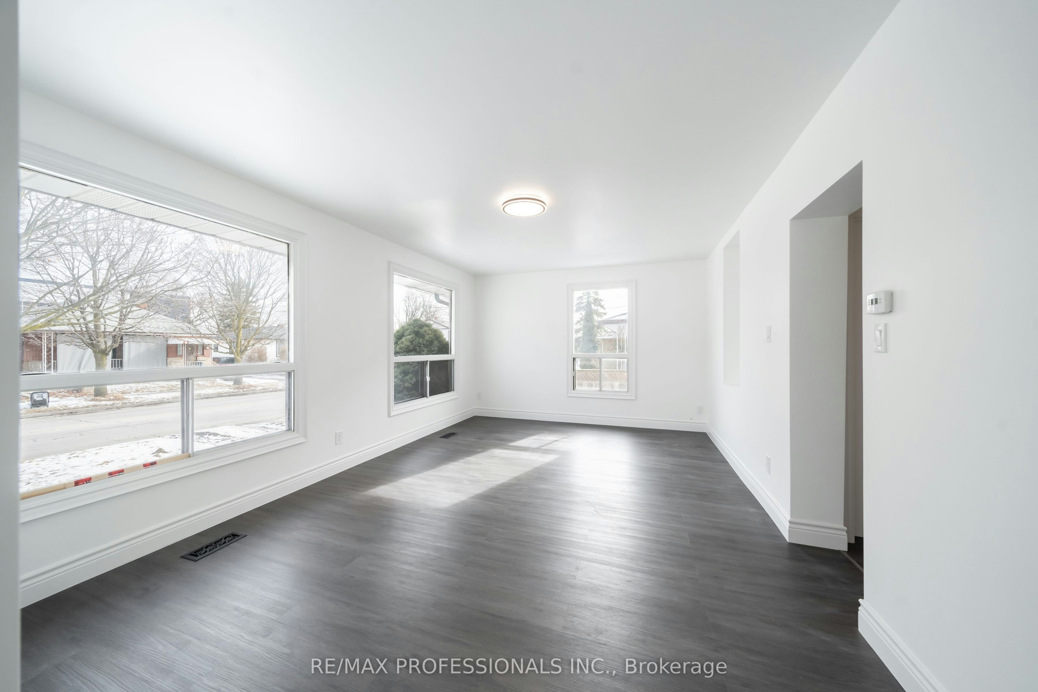 MAIN-174 Thirtieth Street, Toronto, ON, M8W 3C5 - 5