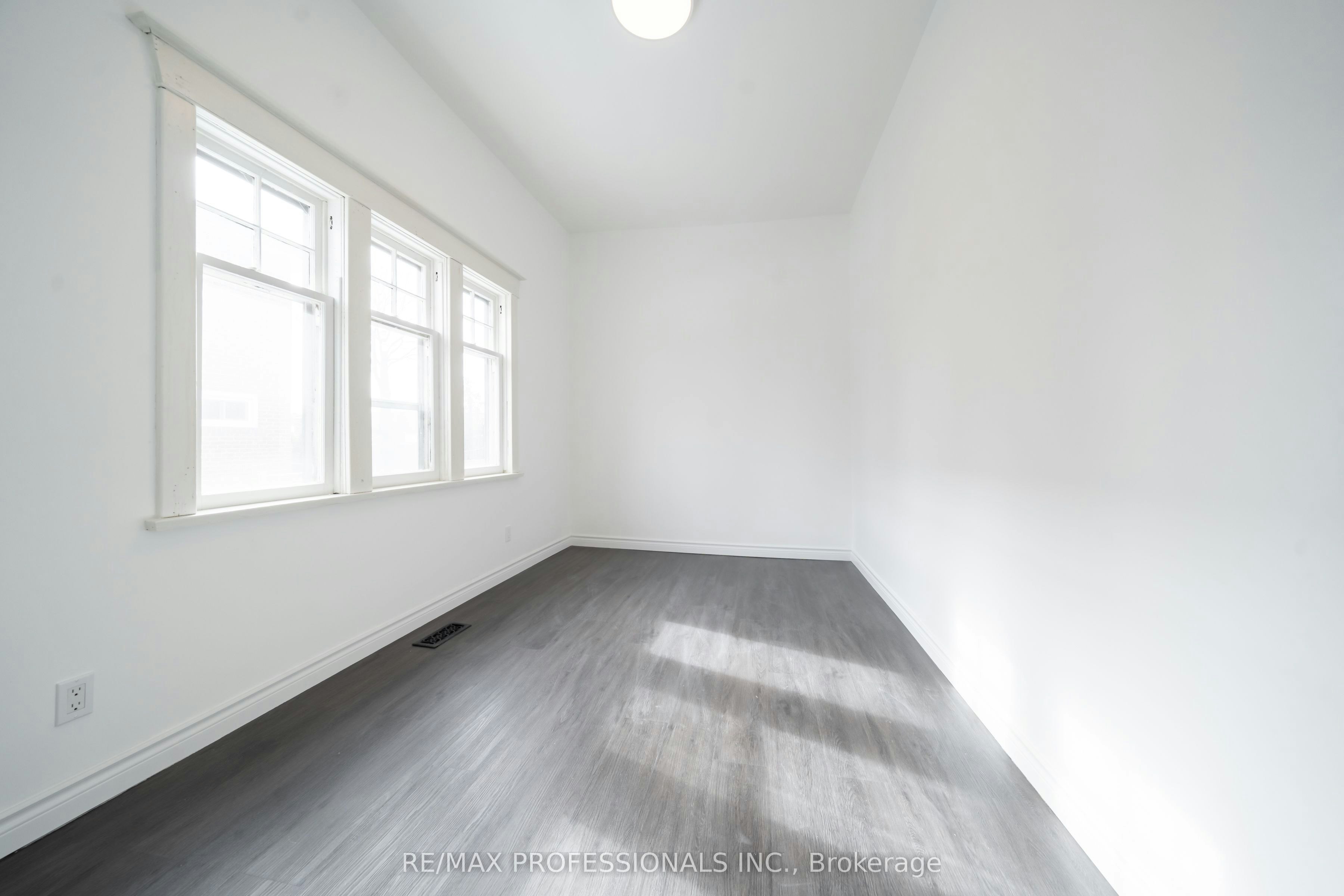 MAIN-174 Thirtieth Street, Toronto, ON, M8W 3C5 - 16