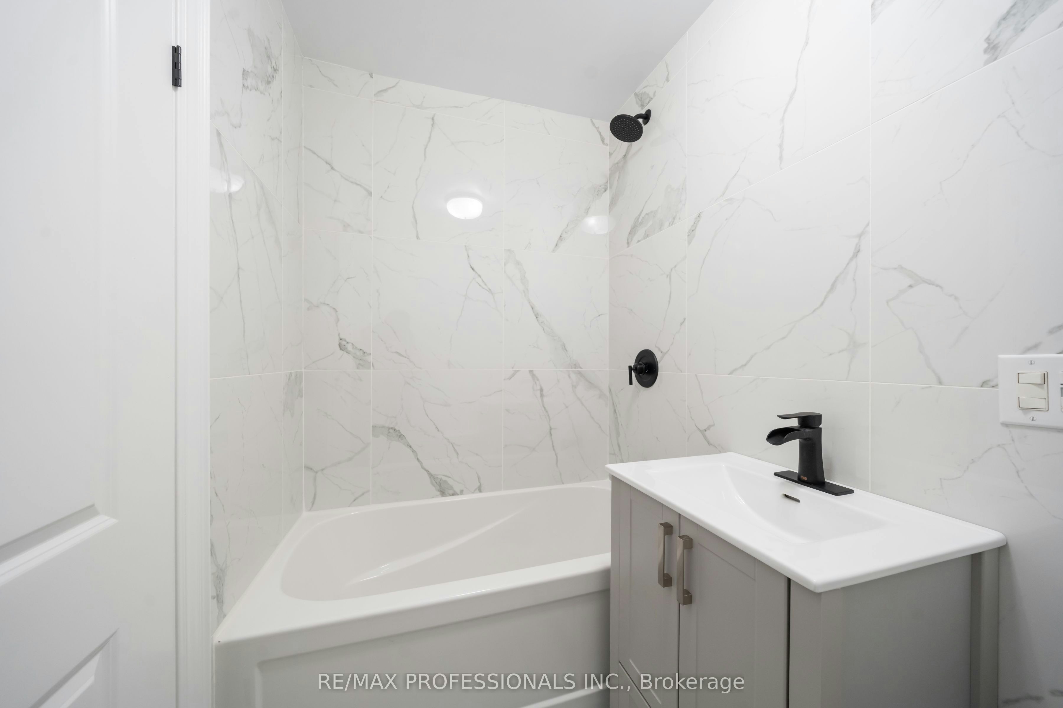 MAIN-174 Thirtieth Street, Toronto, ON, M8W 3C5 - 15